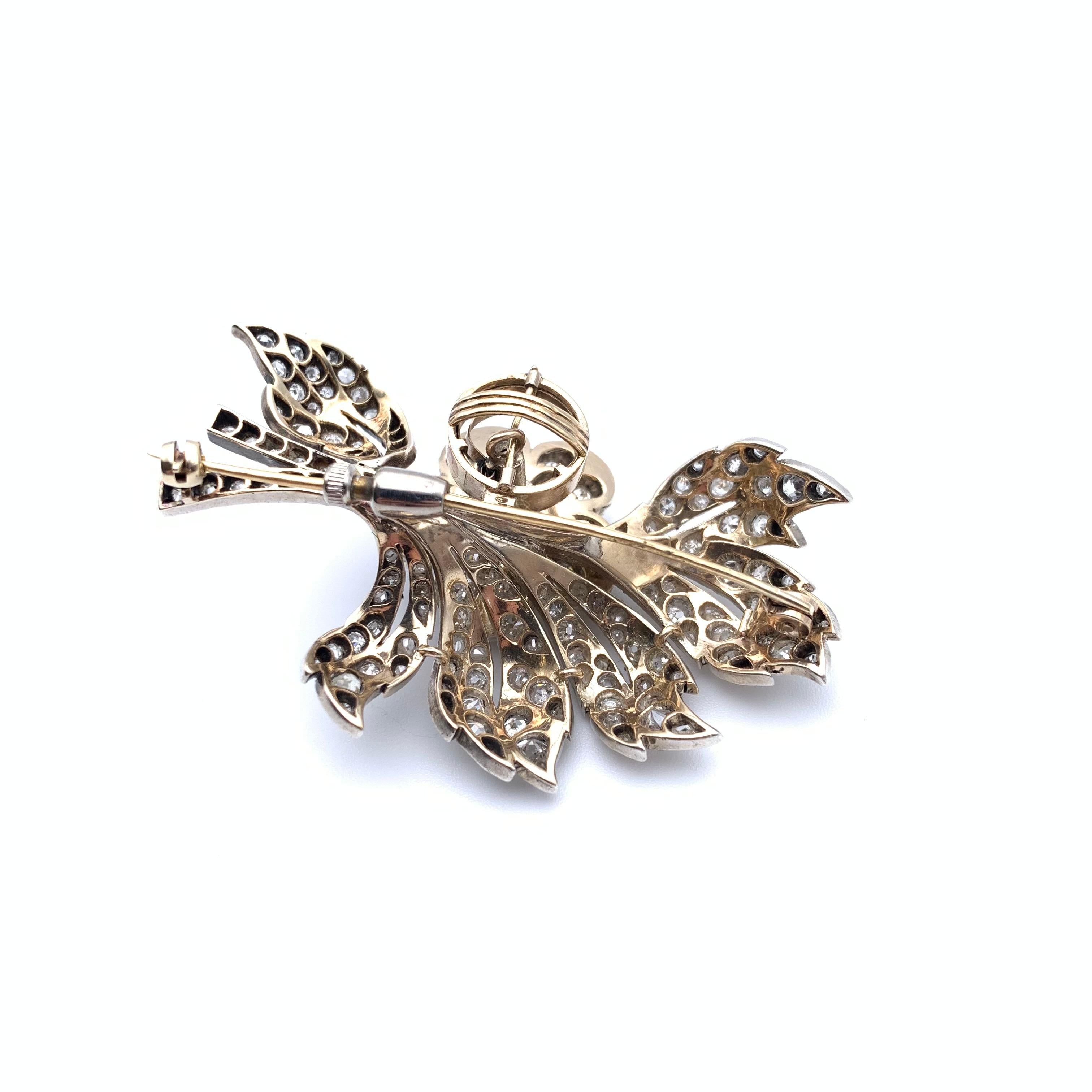 Diese Brosche ist ein glamouröses Stück Geschichte! Die Anstecknadel stammt höchstwahrscheinlich aus den 1880er Jahren. Der französische Begriff 