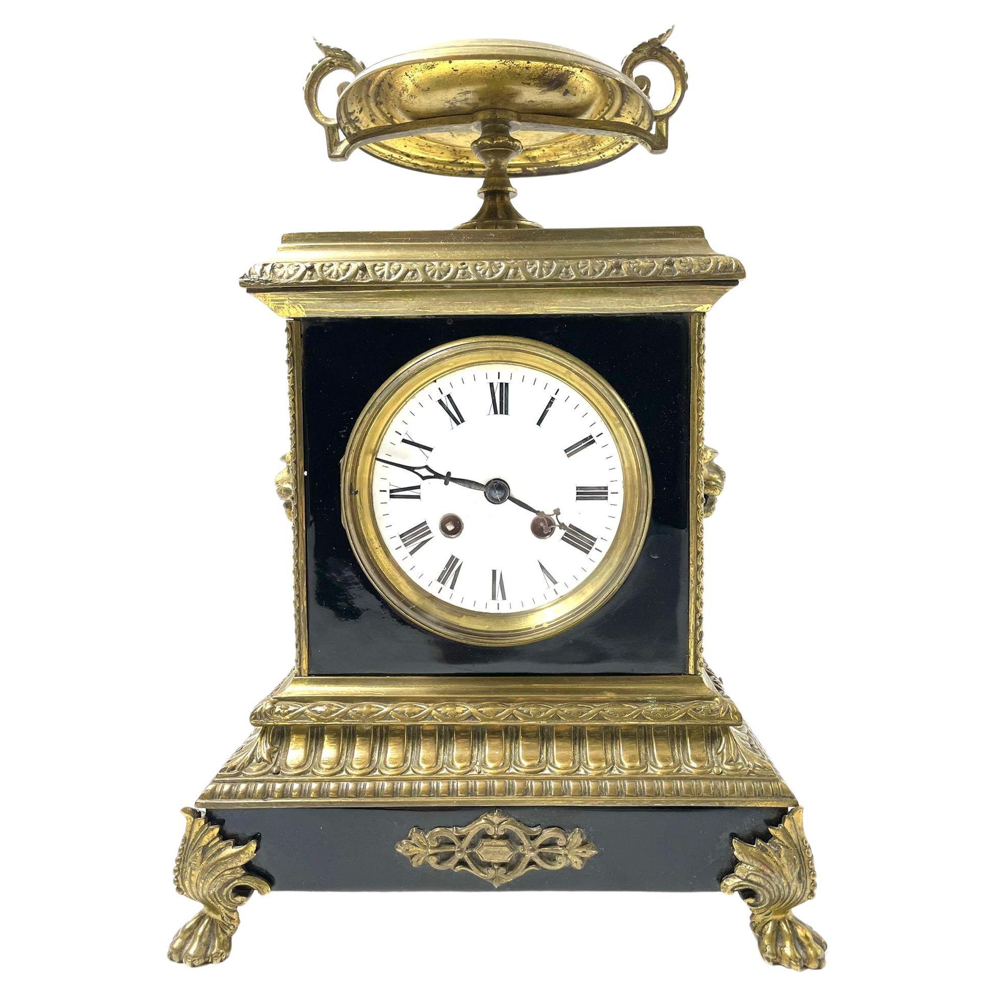 Horloge Napoléon en bronze et émail du 19ème siècle en vente