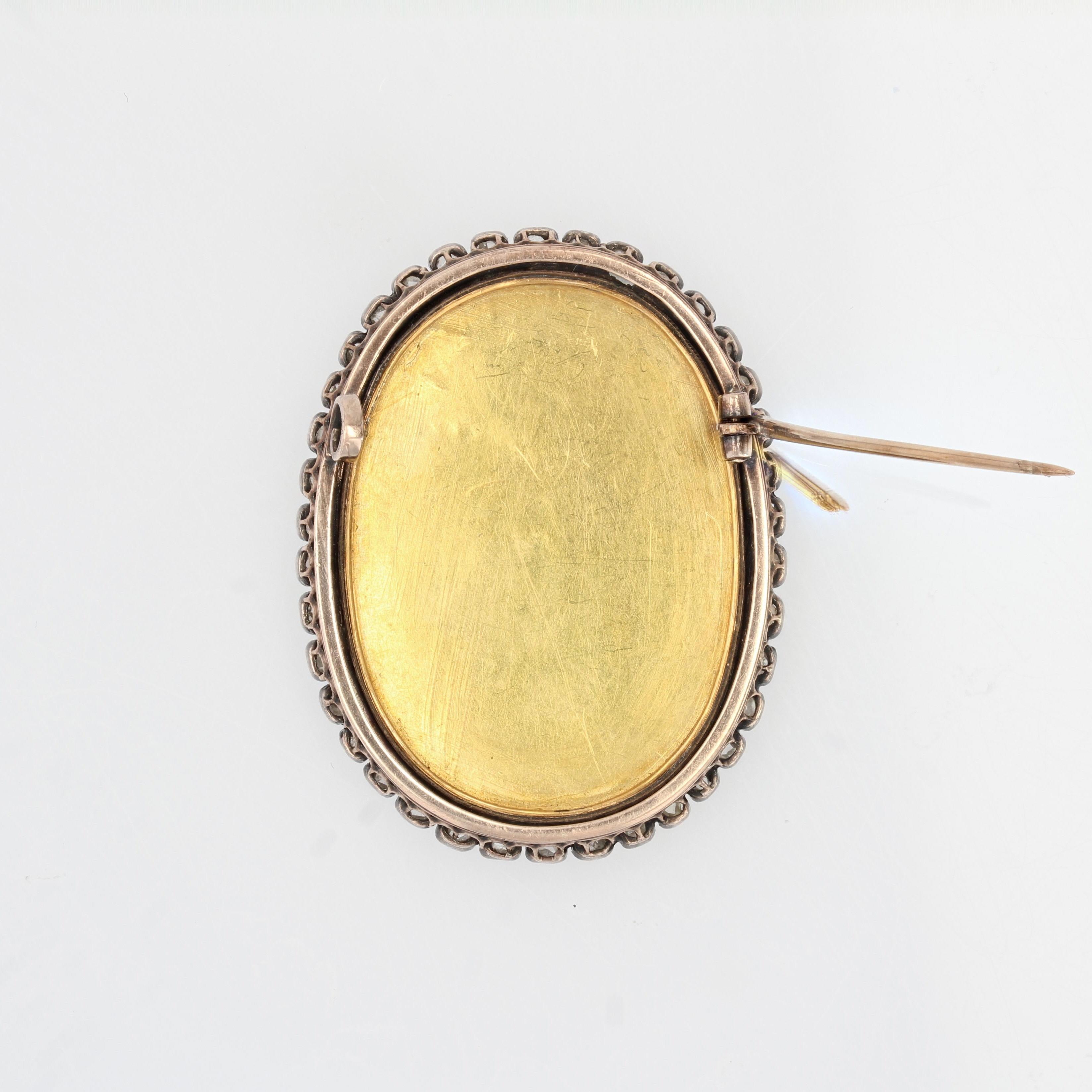 Taille rose Broche du 19e siècle en argent et or jaune 18 carats entourée d'émail et de diamants en vente