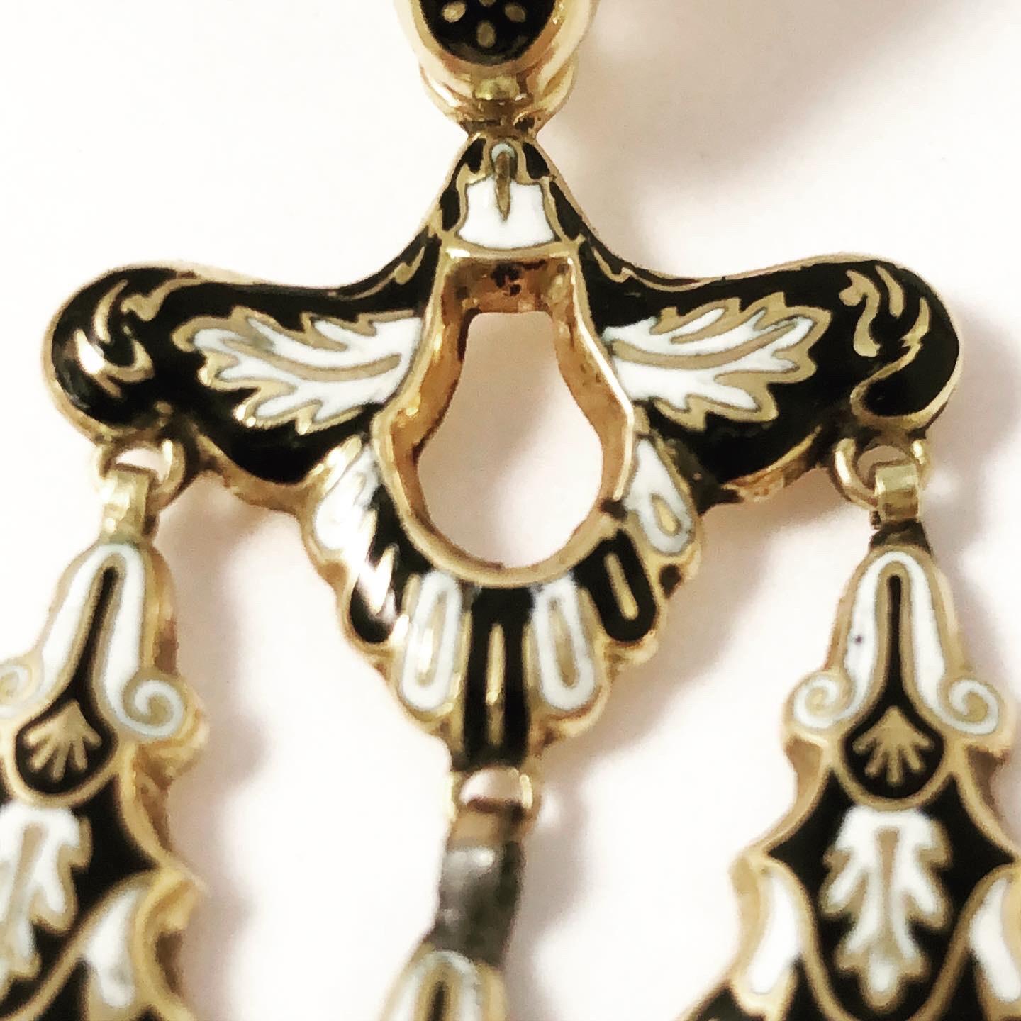 Victorian Enamel Girandole Chandelier Dangle Lever-Back 18k Gold Earrings In Good Condition In Pamplona, Navarra