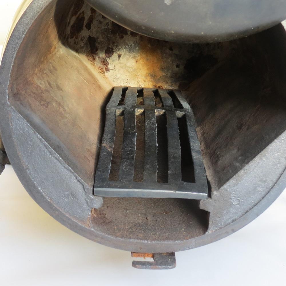 Burning Stove Le Scarabee Paris Nr. 1 aus emailliertem Gusseisenholz, 19. Jahrhundert (Emaille) im Angebot