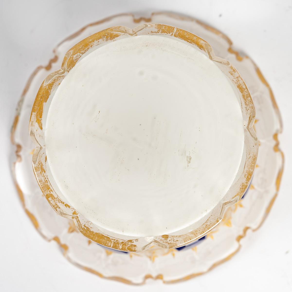 19th Century enamelled Opaline bowl.
Measures: H: 18 cm, D: 17cm.
  