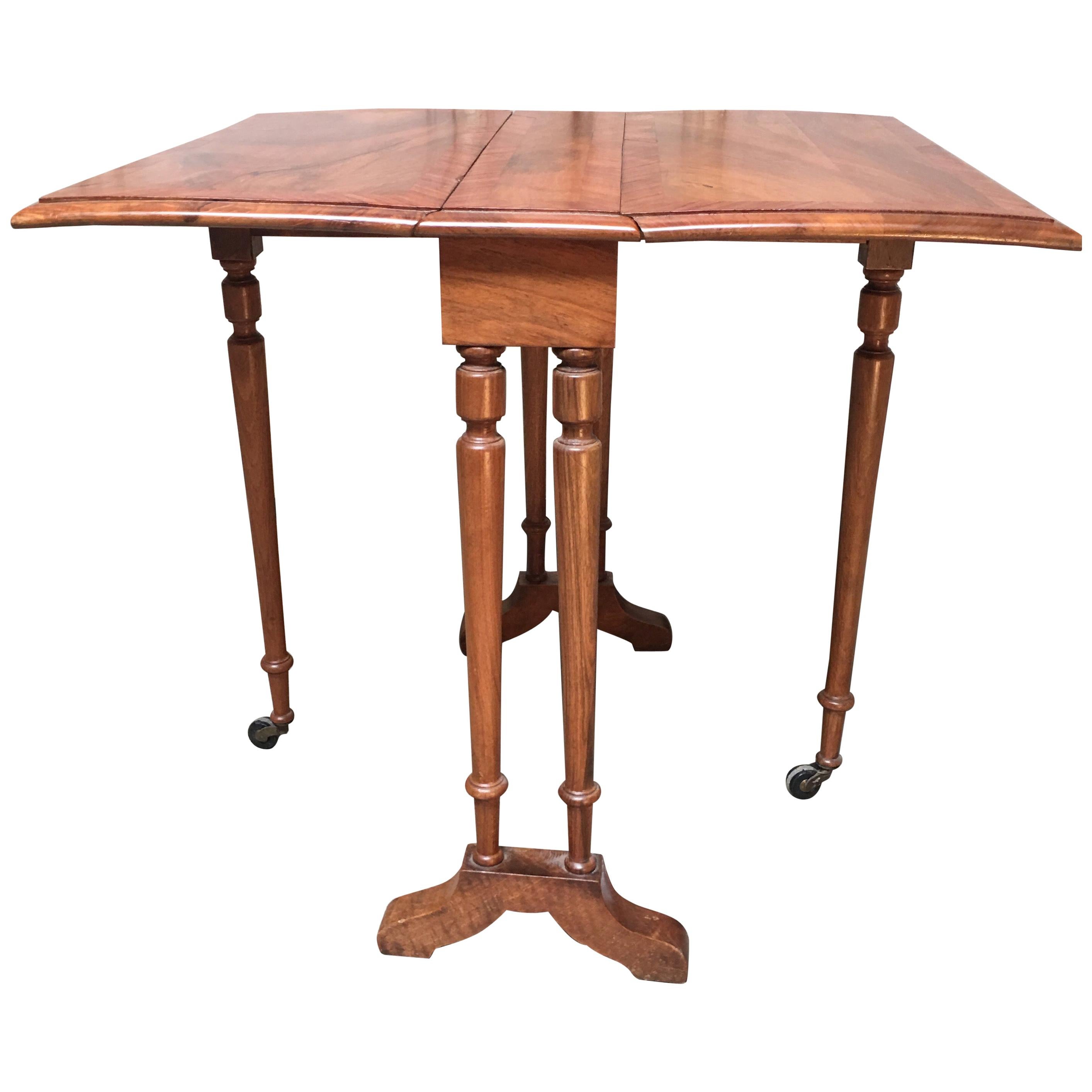 19th Century English Sutherland Drop-Leaf Table in Walnut and Kingwood Veneer