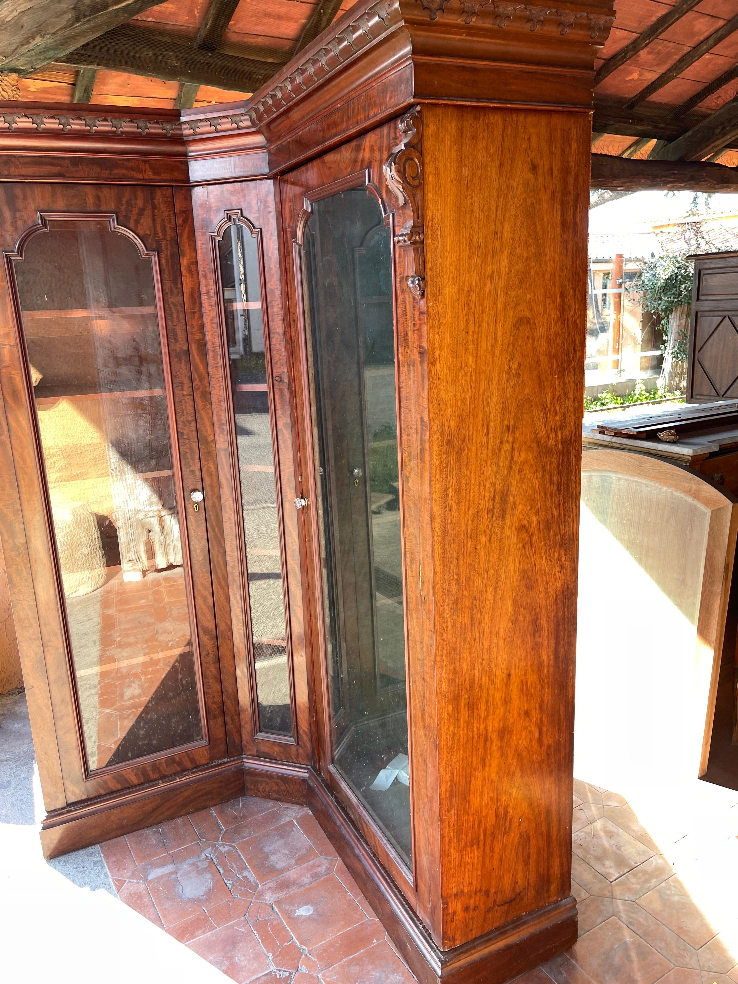 19th Century England Victorian Mahogany Corner Cupboards Bookcase, 1850s 11