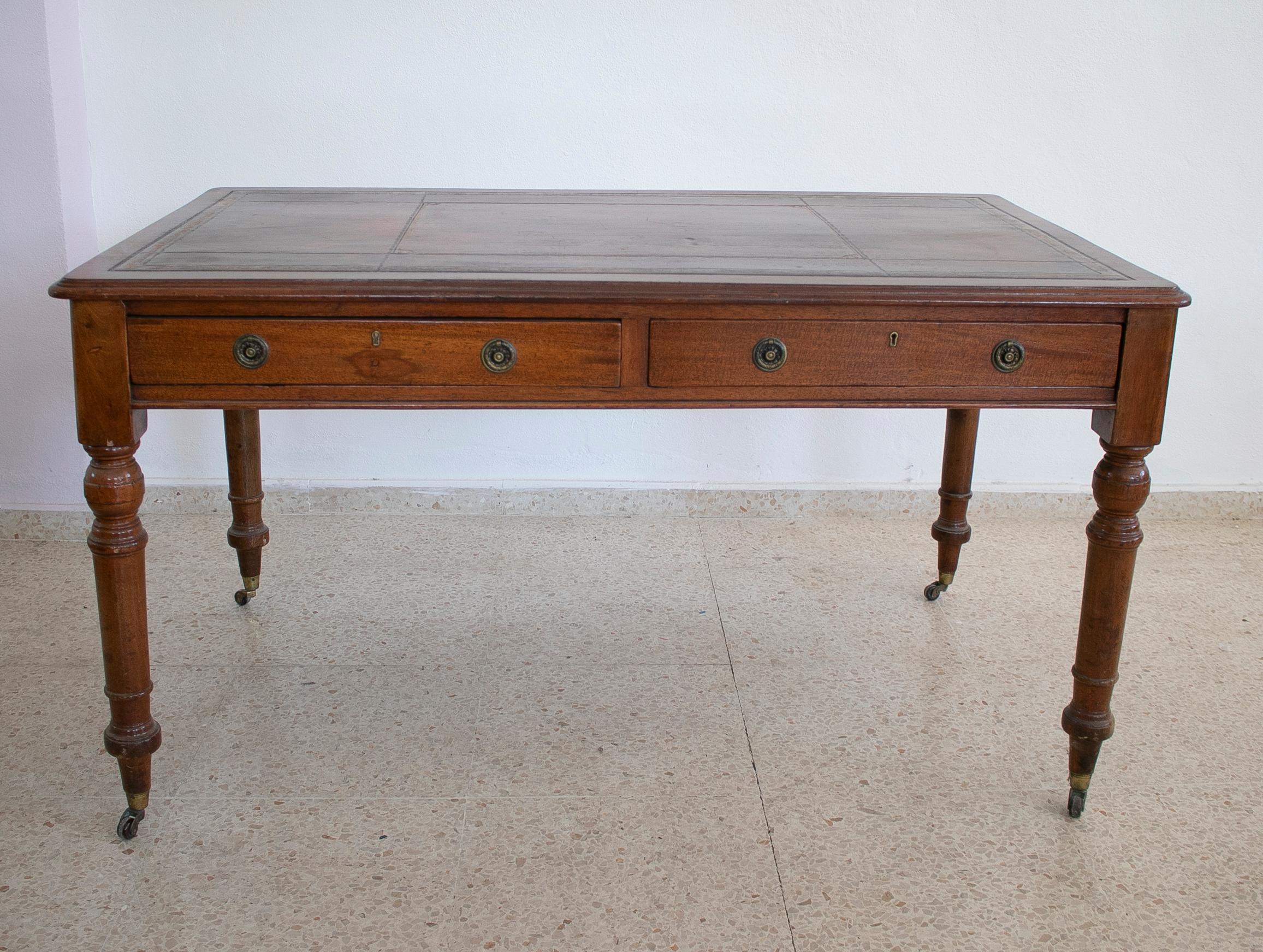 19th Century English 2-Drawer Leather Top Bureau Desk w/ Bronze Wheels In Good Condition In Marbella, ES