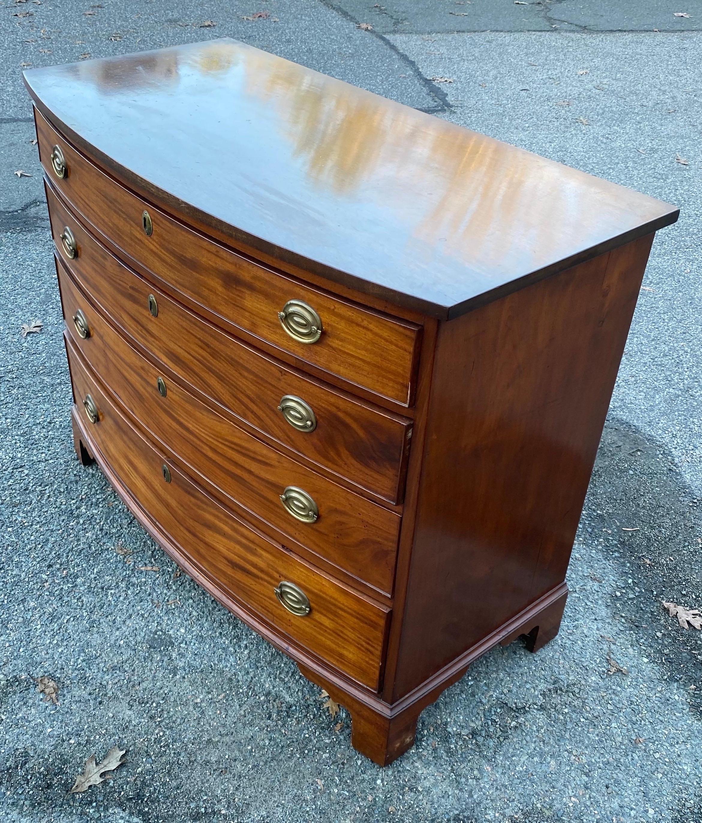 19th Century English 4-Drawer Bowfront Chest of Drawers with Figured Mahogany For Sale 3