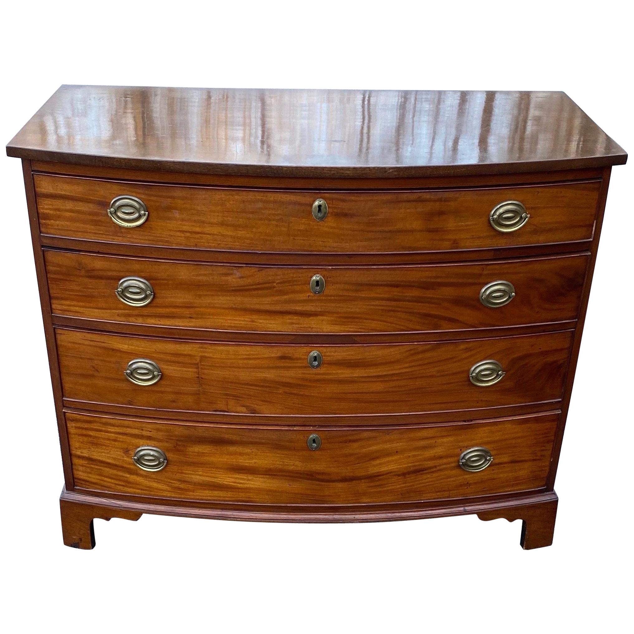 19th Century English 4-Drawer Bowfront Chest of Drawers with Figured Mahogany For Sale
