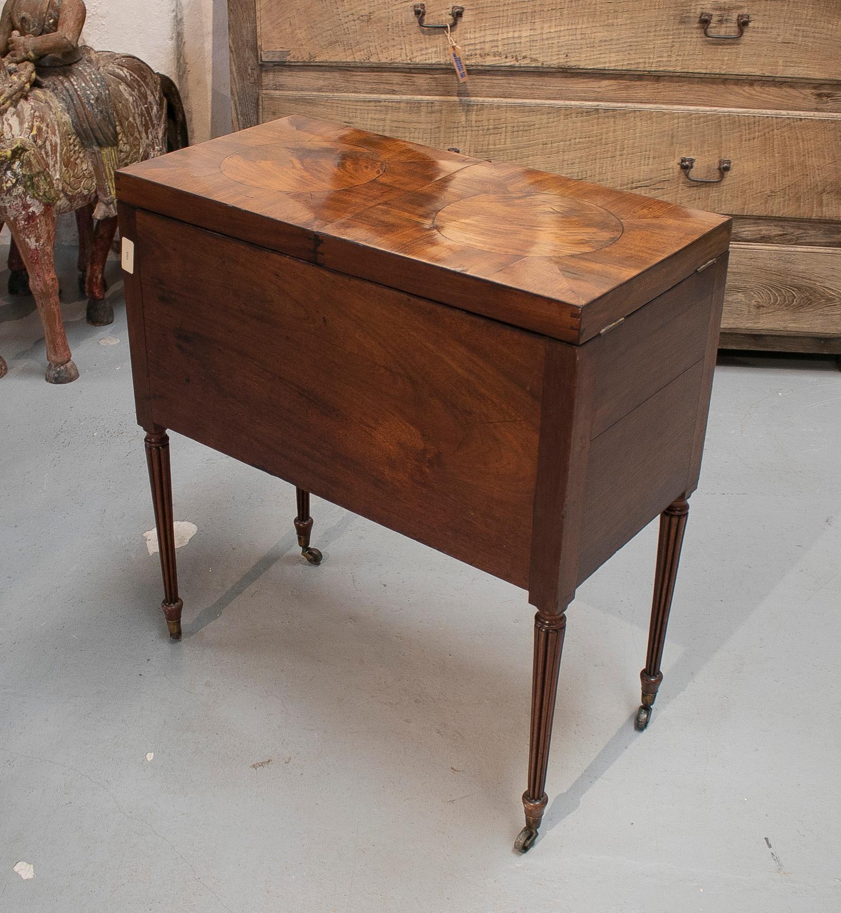 19th Century English 4-Drawer Mahogany Veneered Mirrored Dressing Table w/ Basin 7