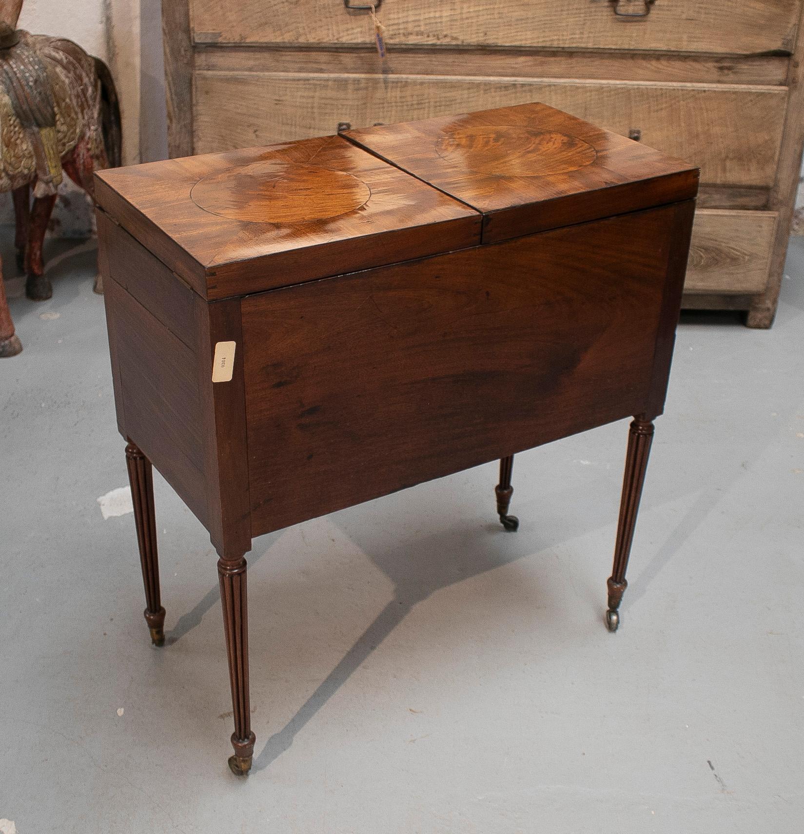 19th Century English 4-Drawer Mahogany Veneered Mirrored Dressing Table w/ Basin 8