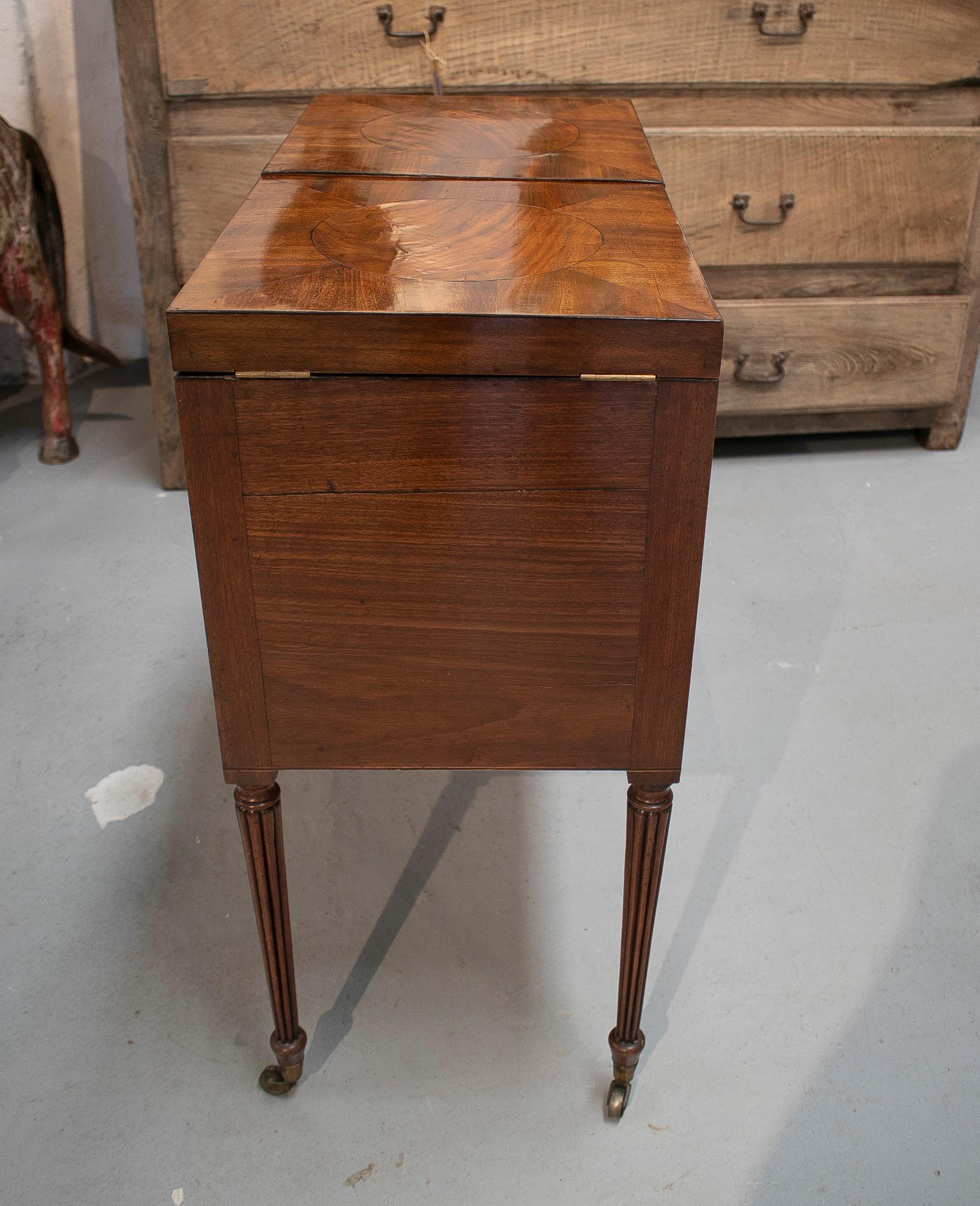 19th Century English 4-Drawer Mahogany Veneered Mirrored Dressing Table w/ Basin 13