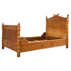 Cama de arce imitación bambú del Aesthetic Movement inglés del siglo XIX