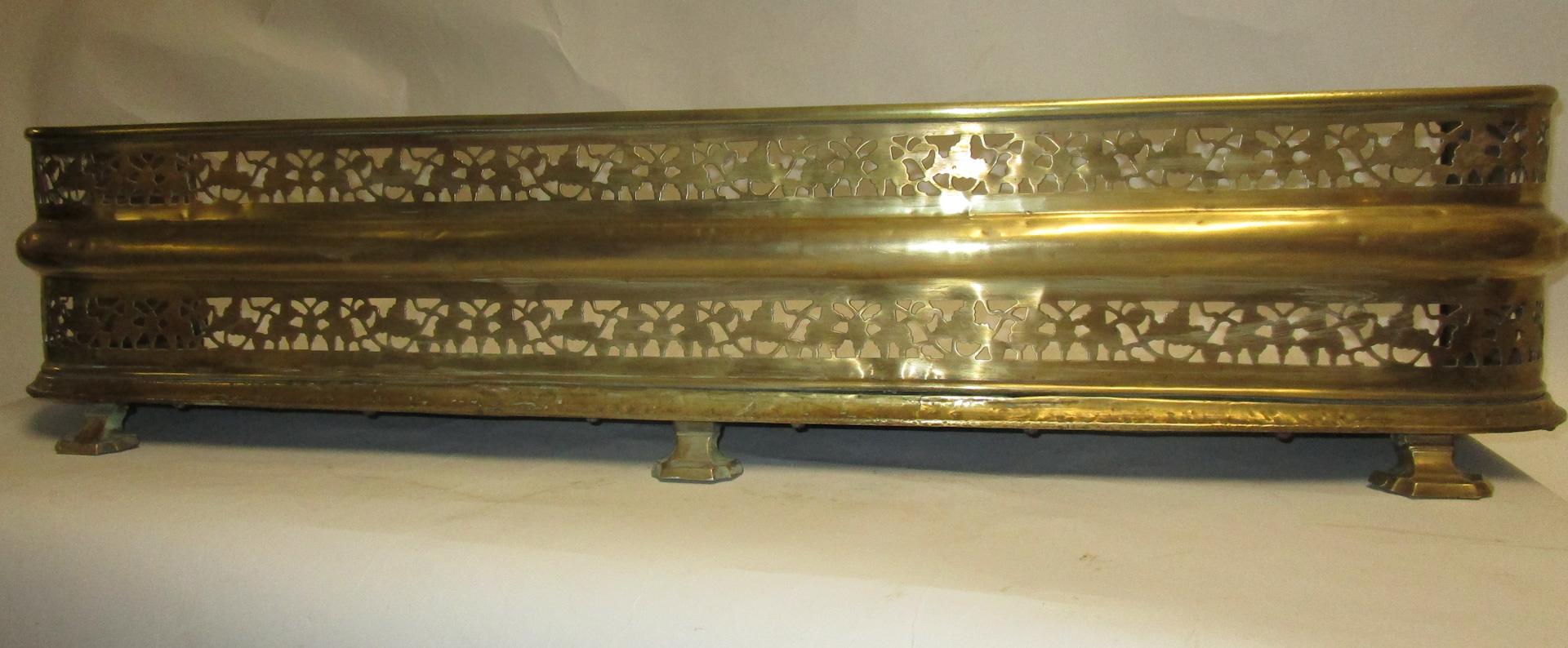 19th Century English Aesthetic Movement Reticulated Brass Fireplace Fender 1