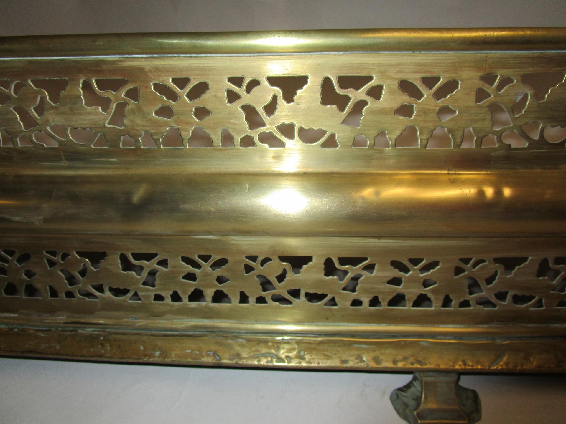 19th Century English Aesthetic Movement Reticulated Brass Fireplace Fender 2