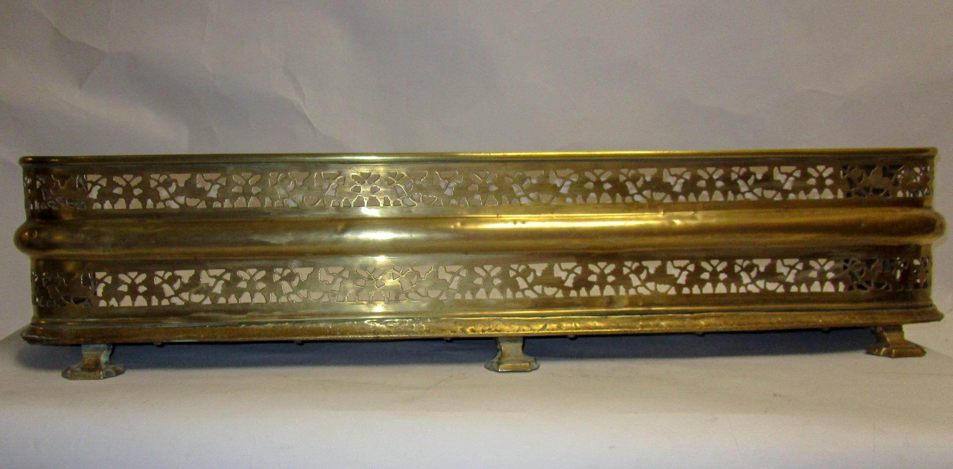 19th Century English Aesthetic Movement Reticulated Brass Fireplace Fender 4