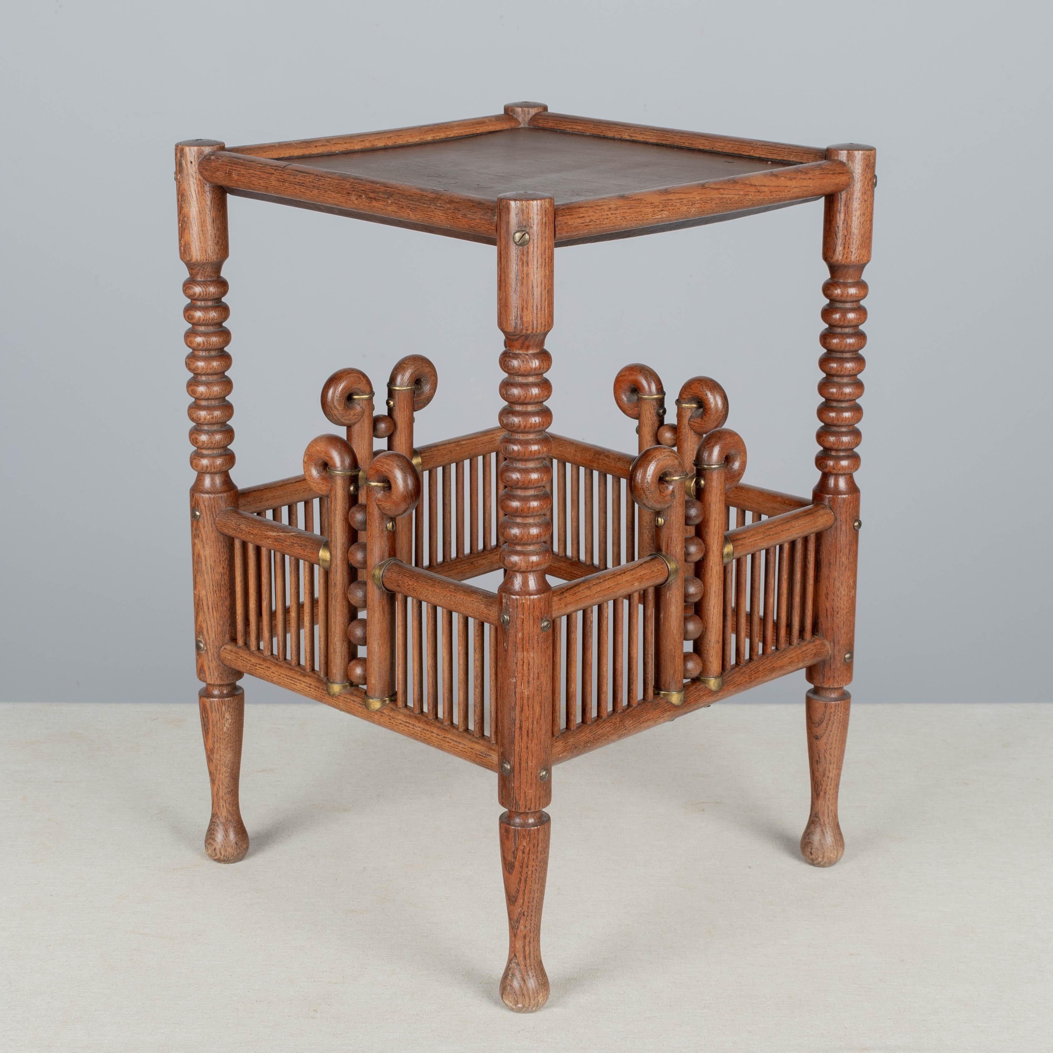 Fait main Table d'appoint Aesthetic Movement anglaise du 19e siècle en vente