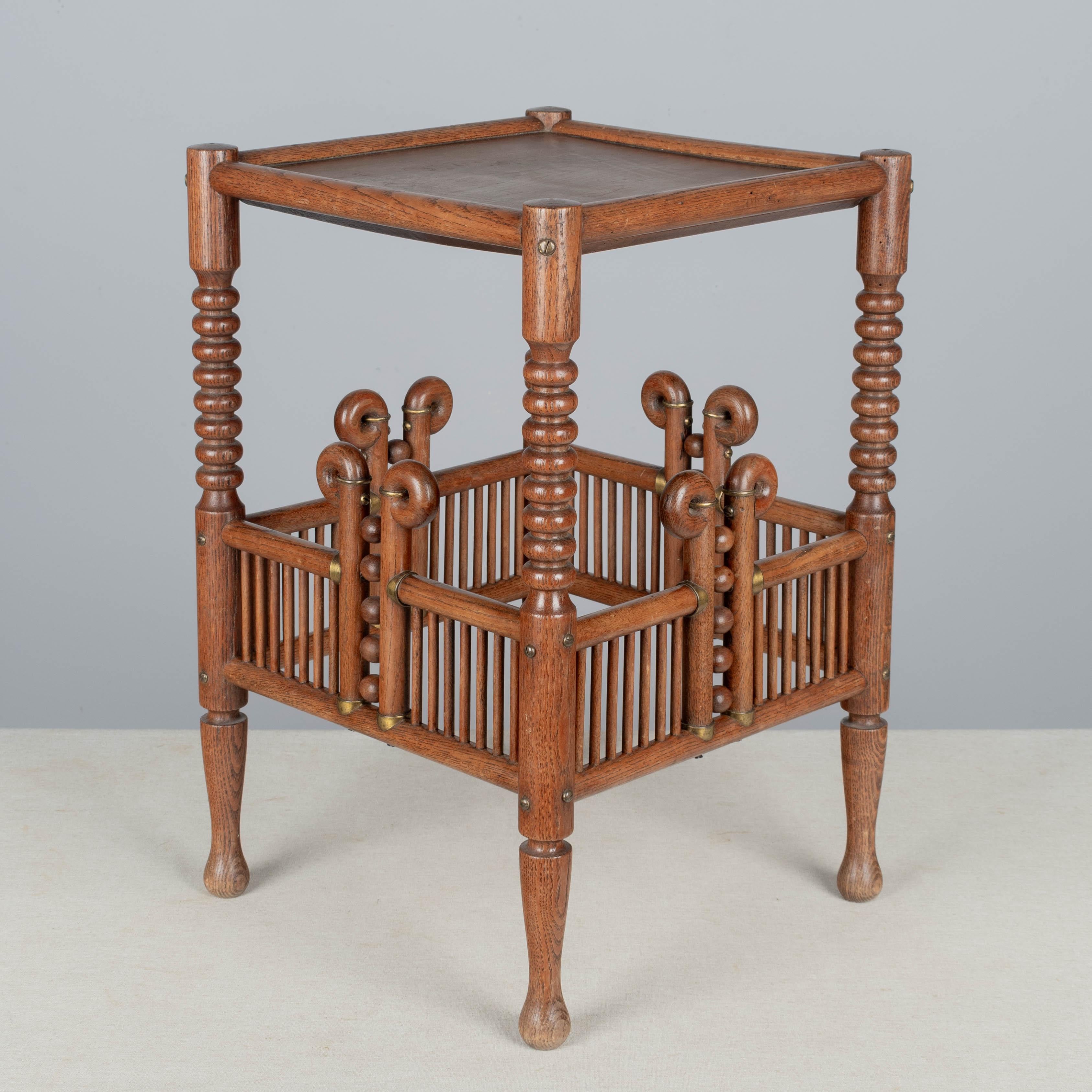 Table d'appoint Aesthetic Movement anglaise du 19e siècle Bon état - En vente à Winter Park, FL