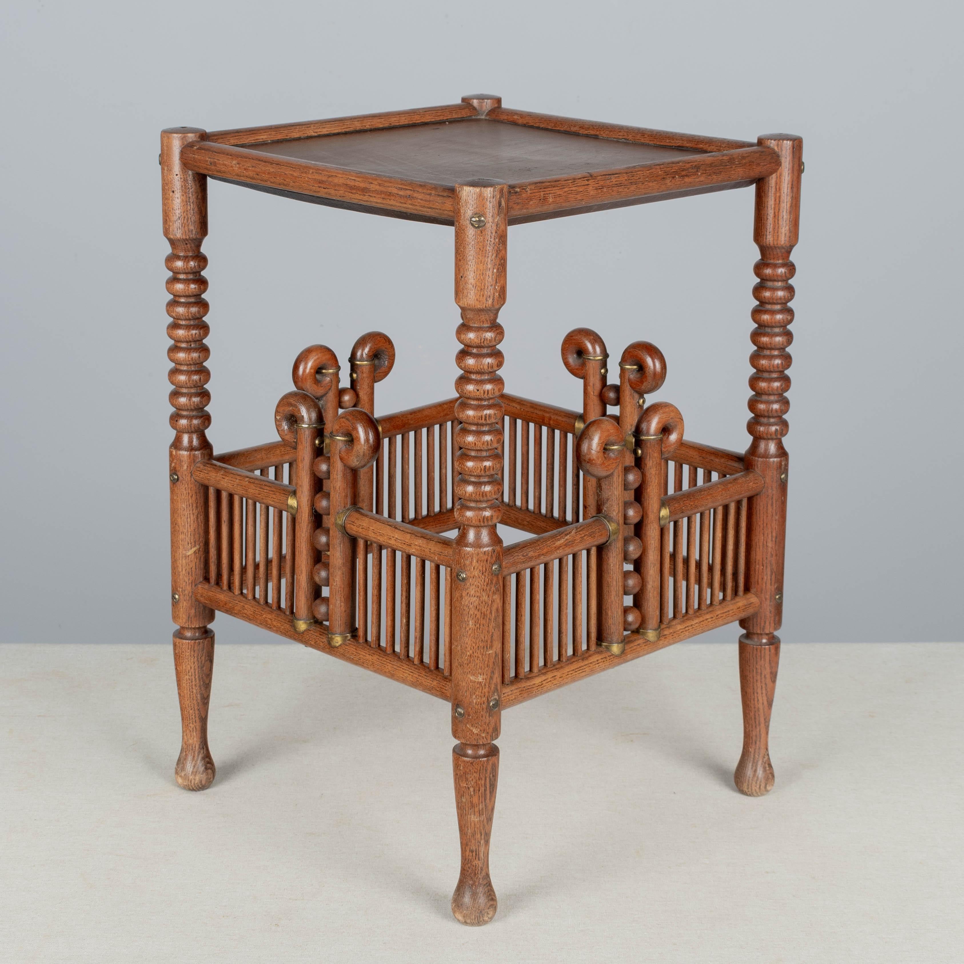 Laiton Table d'appoint Aesthetic Movement anglaise du 19e siècle en vente