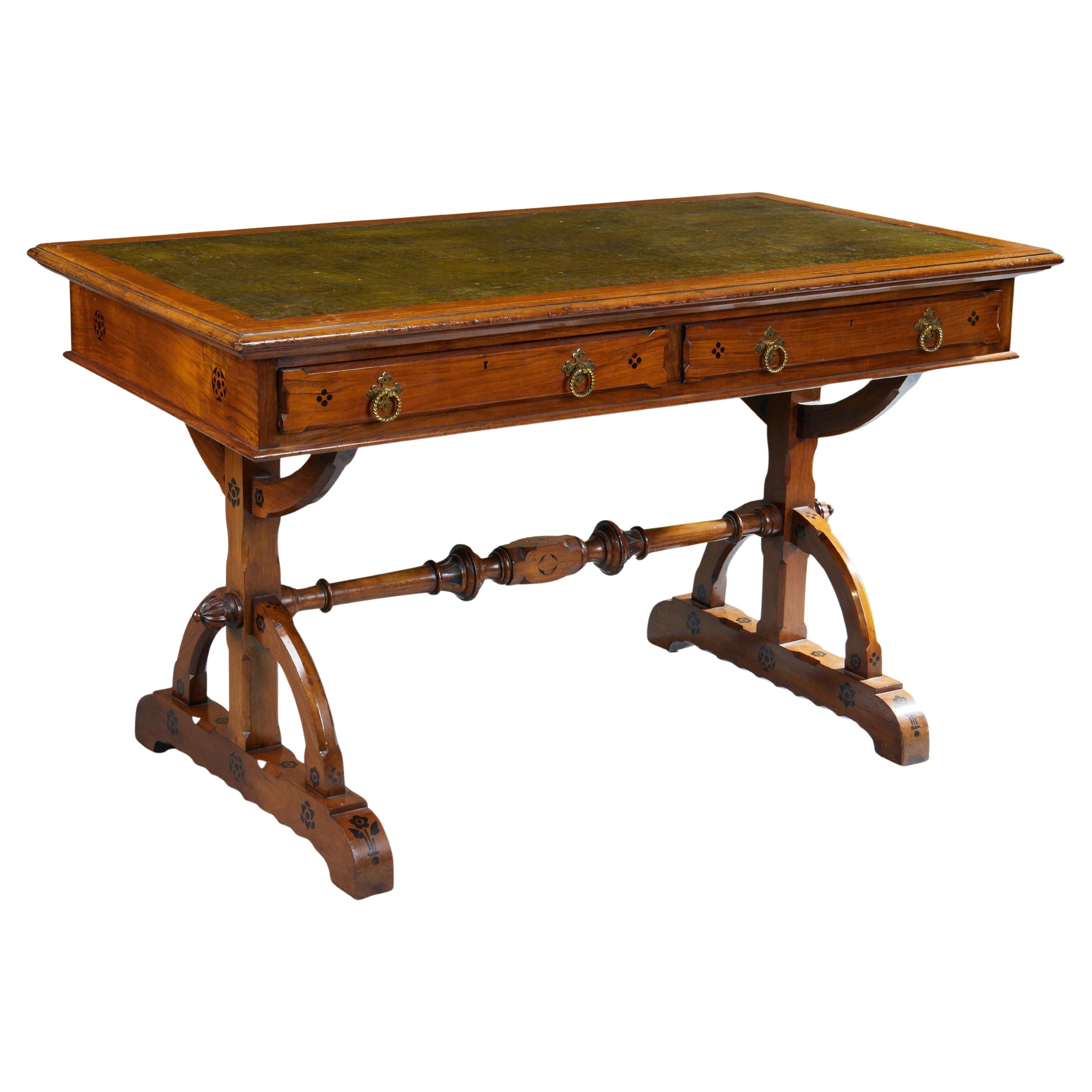 Bureau en noyer du 19e siècle de l'Angleterre Aesthetic Movement