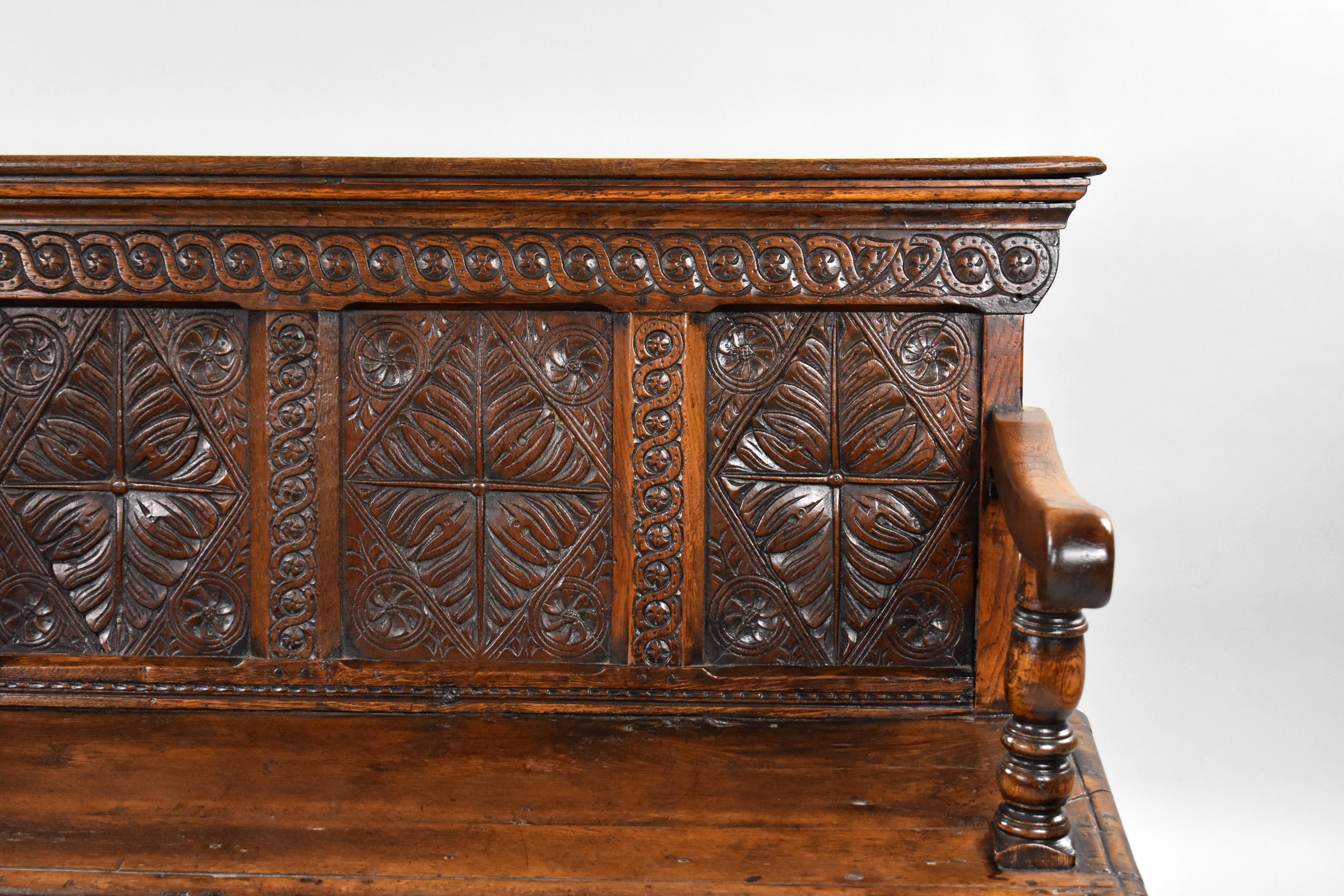 Anglais Banc anglais ancien en chêne sculpté du 19ème siècle