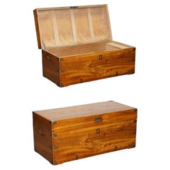 Coffre de rangement antique anglais du XIXe siècle en bois de camphrier, entièrement restauré