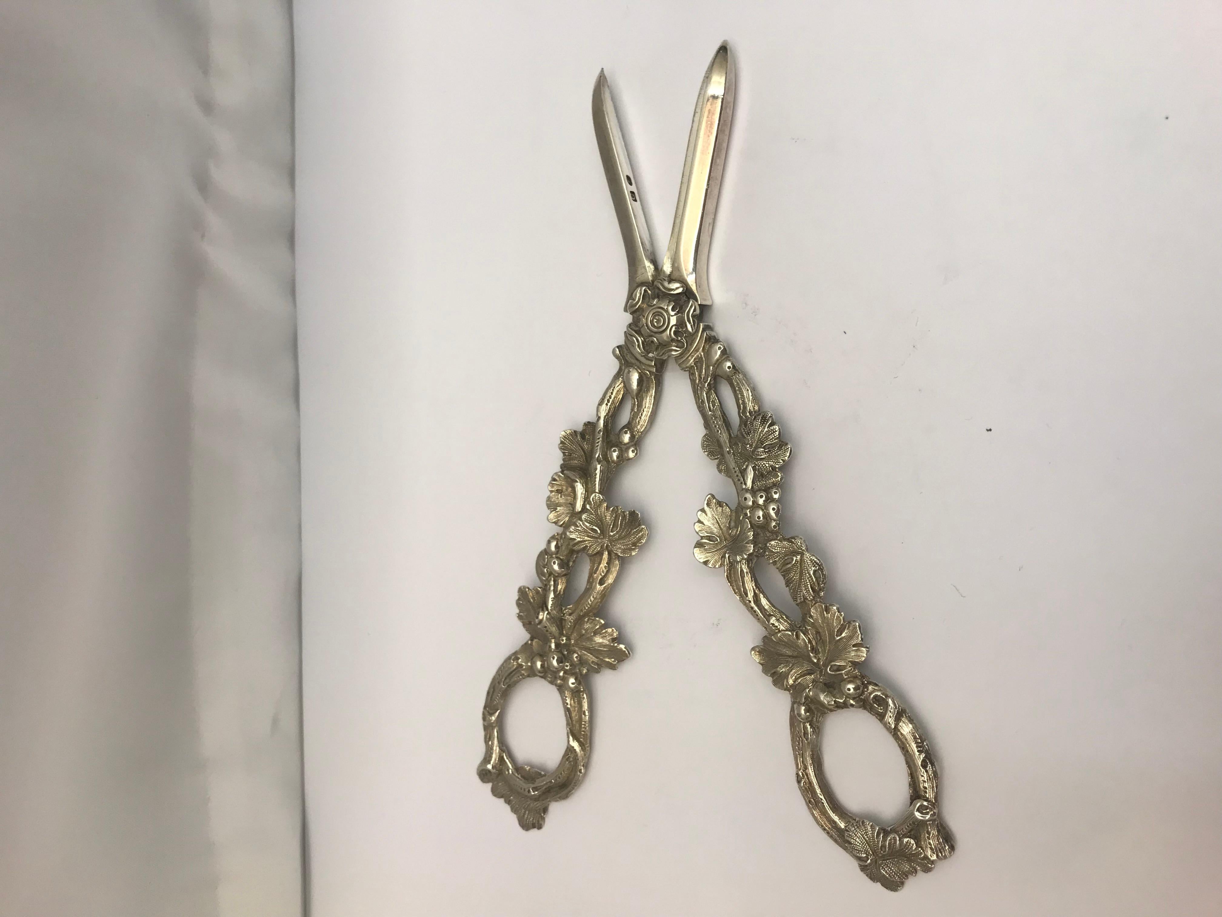 19th Century English Antique Silver Grape Scissors In Good Condition For Sale In London, London