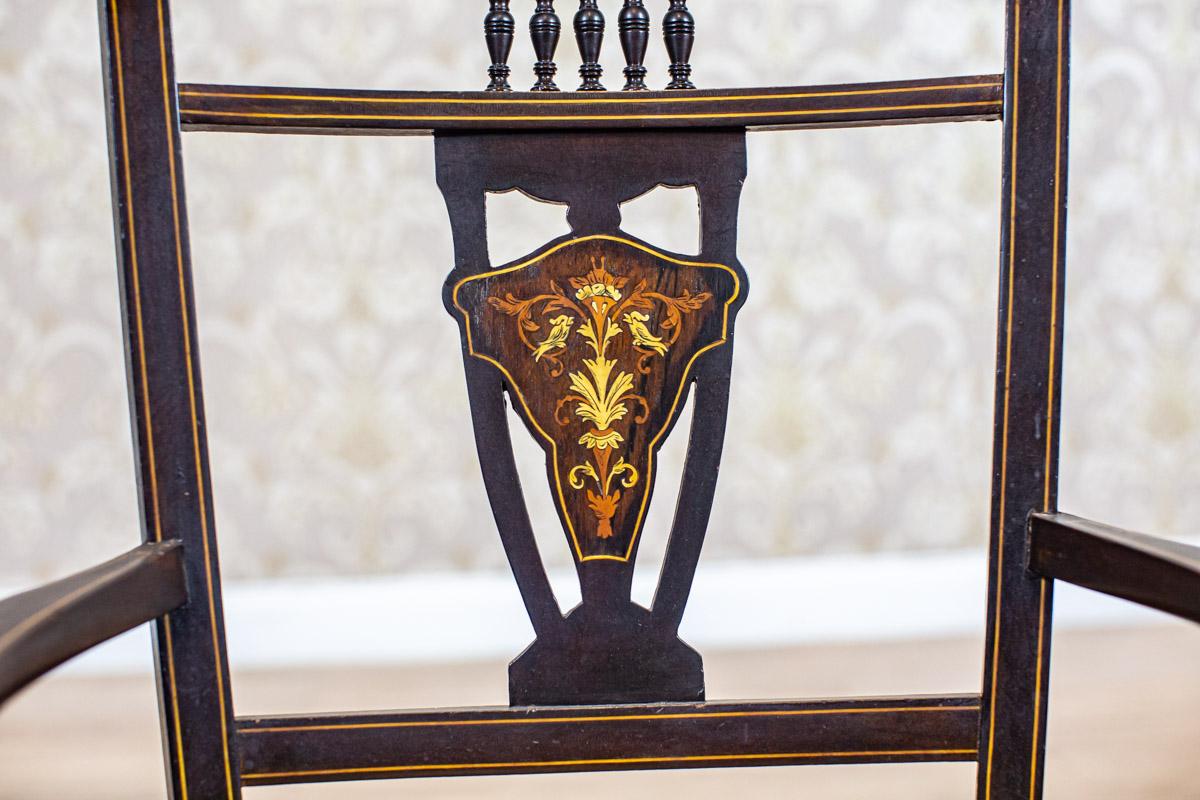 Englischer gepolsterter Sessel des 19. Jahrhunderts mit dekorativer Rückenlehne im Angebot 5