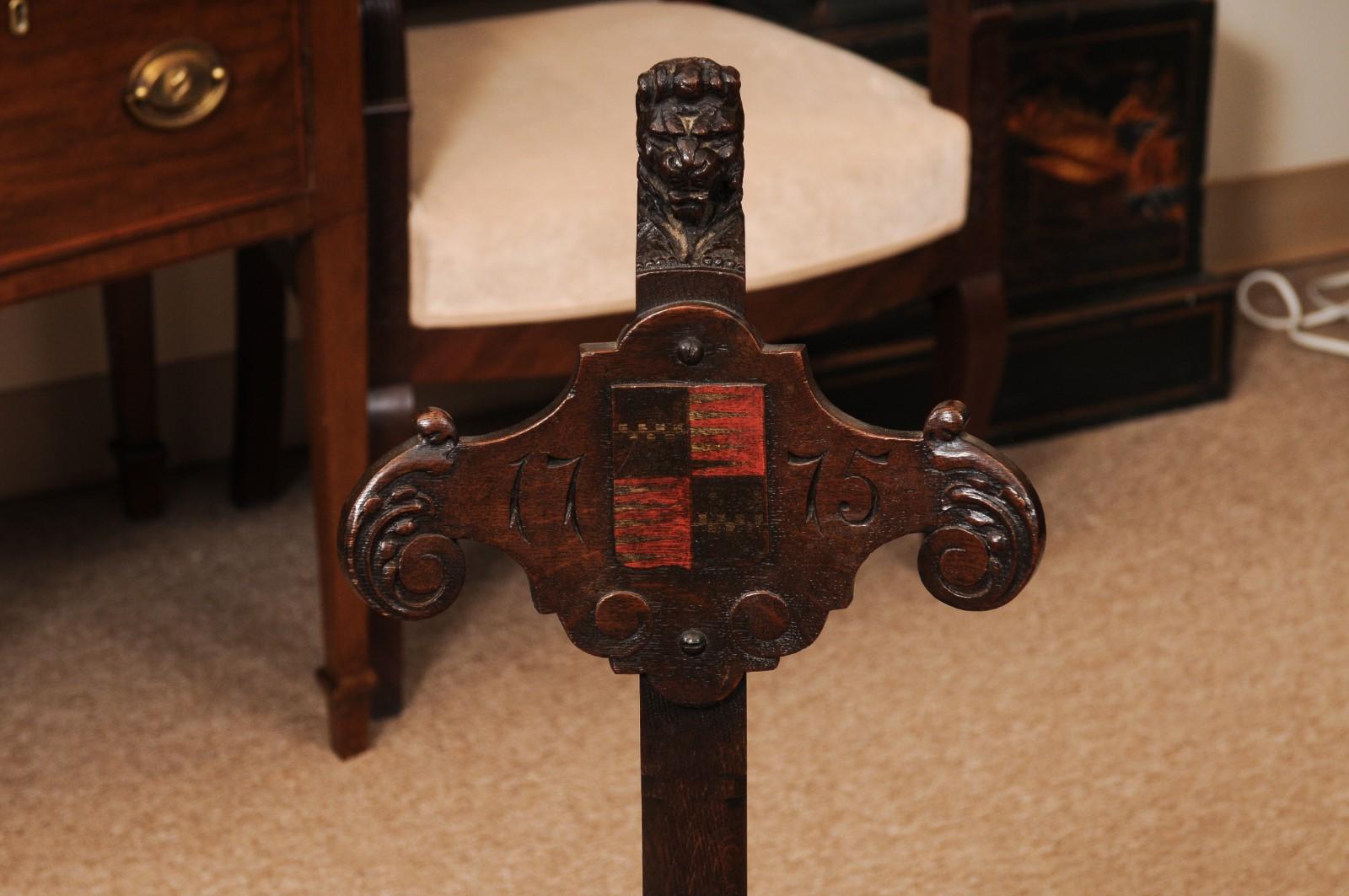 Silla de salón inglesa del siglo XIX de asiento triangular con armadura, ca. 1860 en venta 6