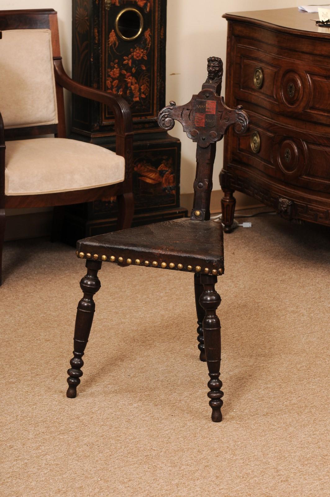 Silla de salón inglesa del siglo XIX de asiento triangular con armadura, ca. 1860 en venta 5