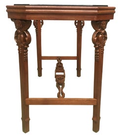 Table d'appoint anglaise Arts & Crafts du 19ème siècle en orme et broussin sculpté, plateau en verre
