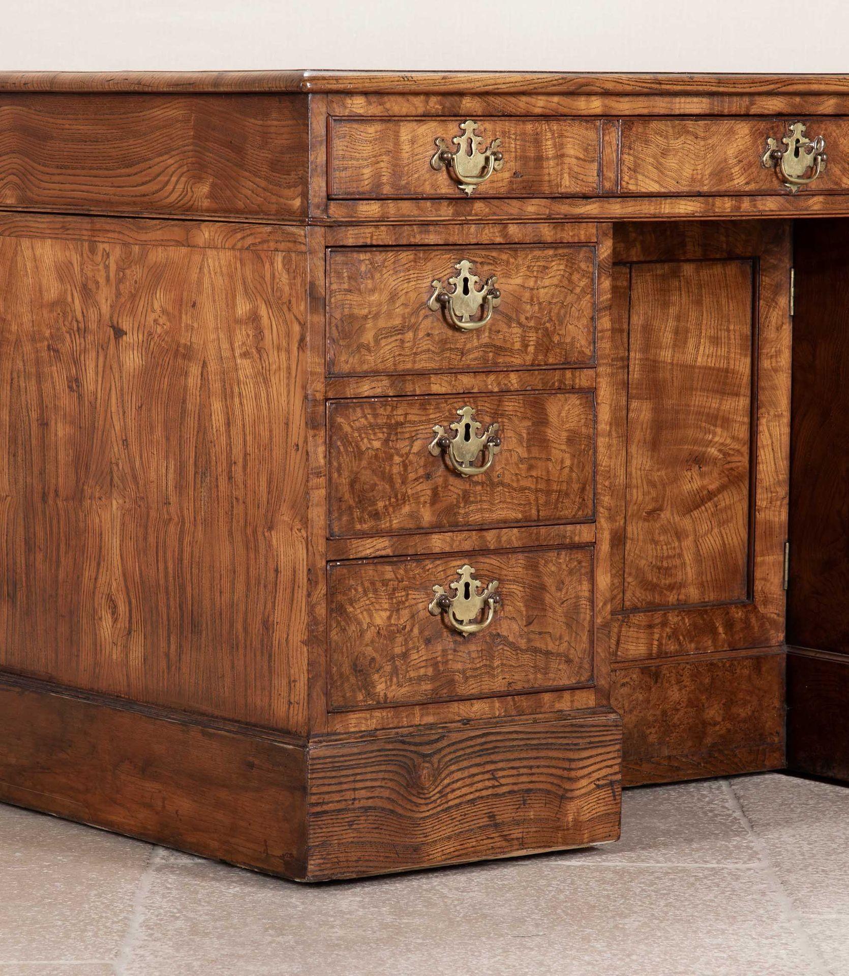 Scrivania inglese del XIX secolo in frassino in vendita 4