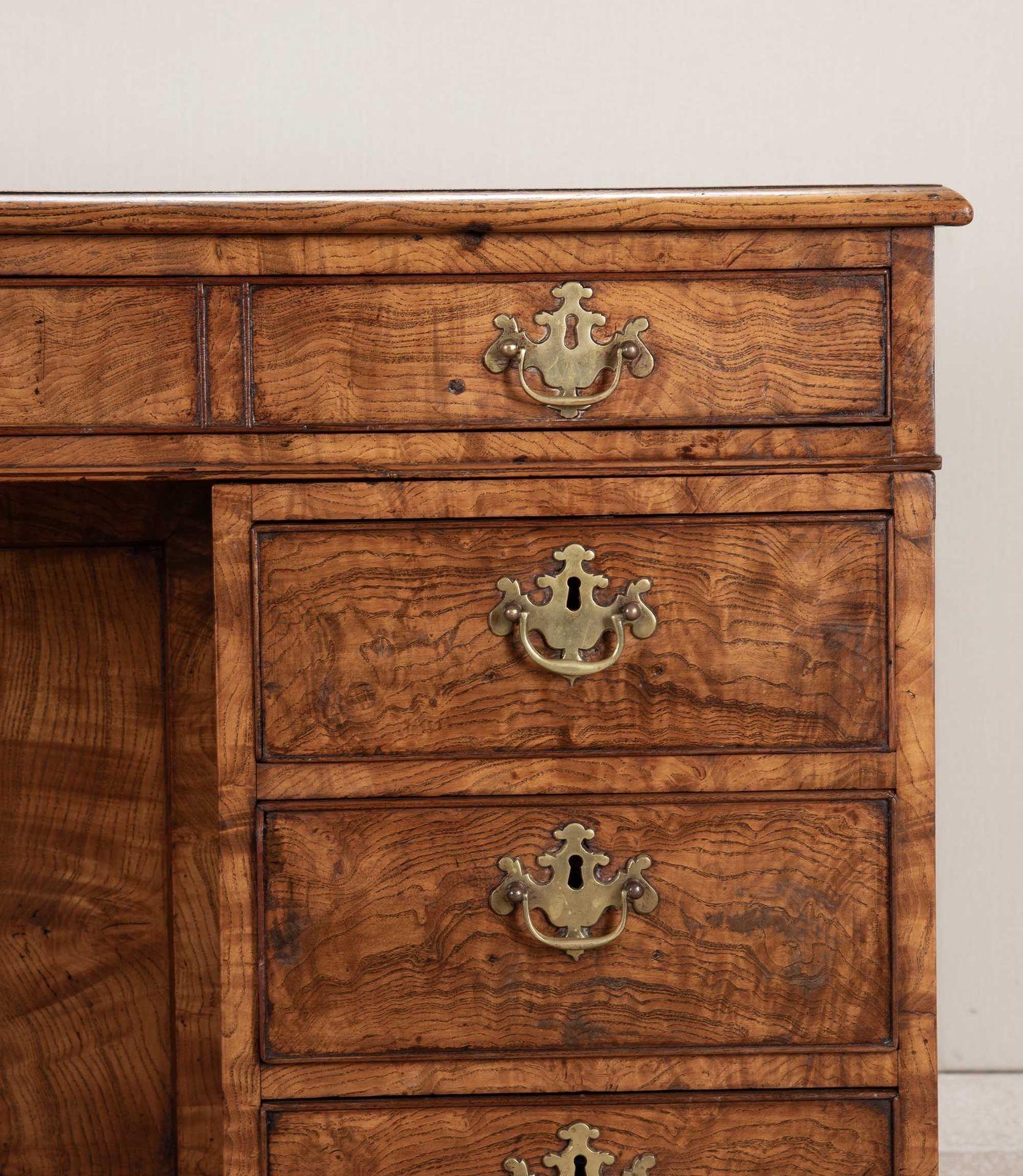 Scrivania inglese del XIX secolo in frassino in vendita 5