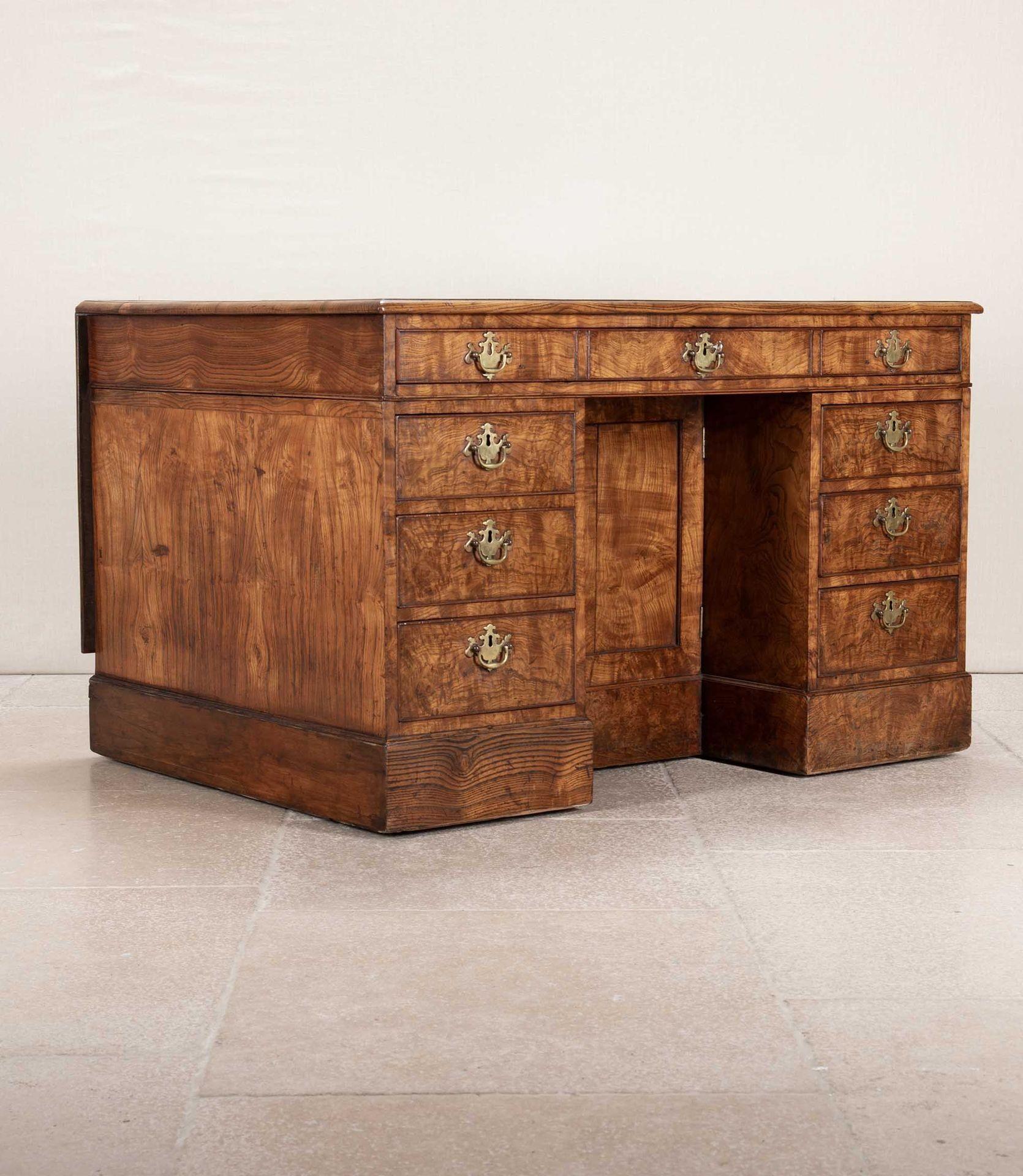 Inglese Scrivania inglese del XIX secolo in frassino in vendita