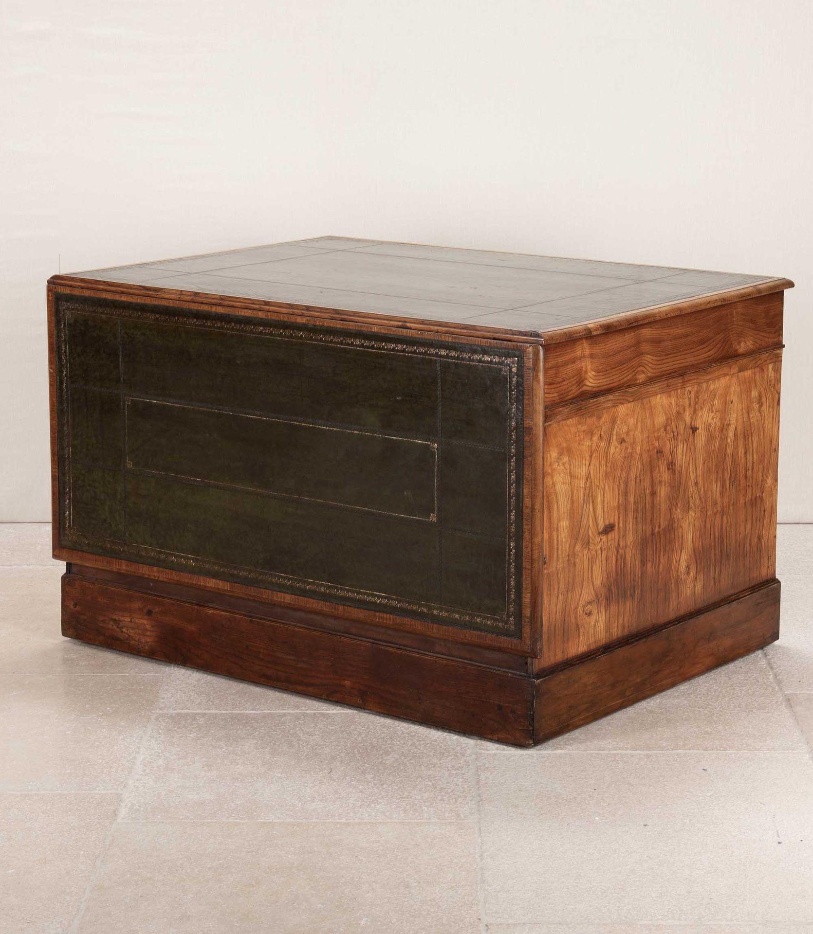 Ottone Scrivania inglese del XIX secolo in frassino in vendita