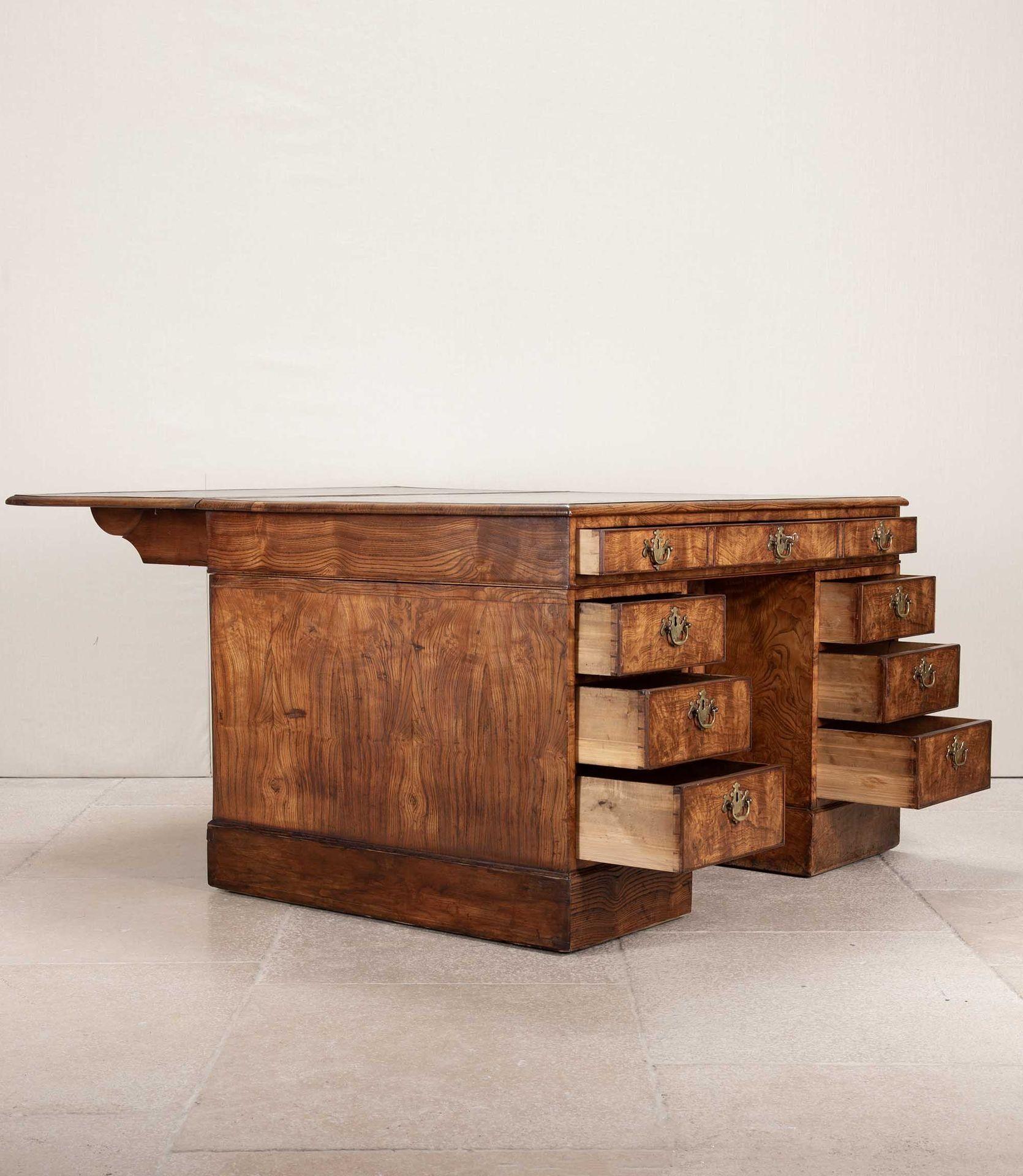 Scrivania inglese del XIX secolo in frassino in vendita 1
