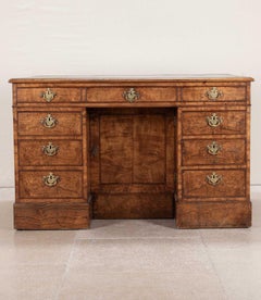 Scrivania inglese del XIX secolo in frassino Scrivania inglese del XIX secolo in frassino