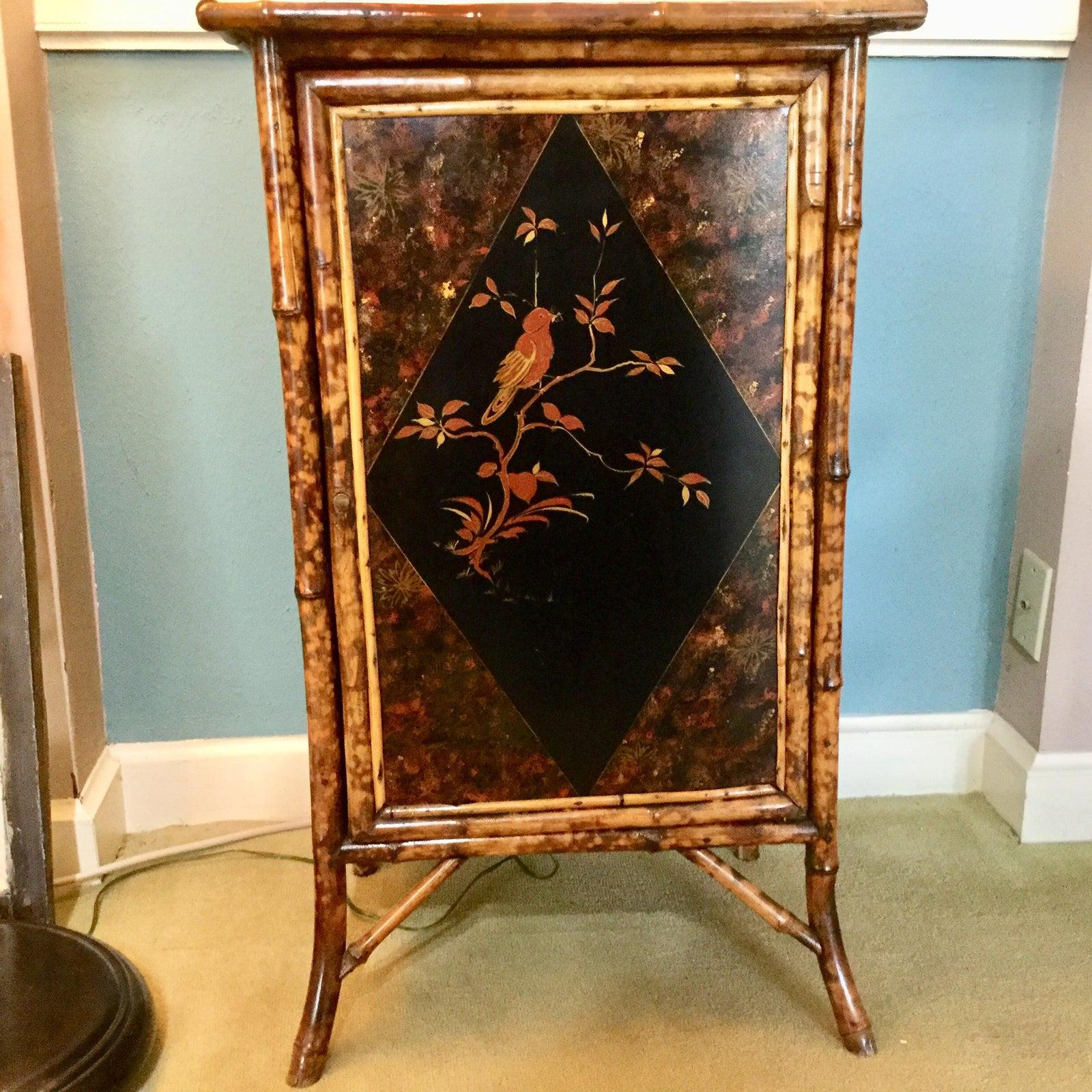 19th Century English Bamboo Cabinet with Chinoiserie Lacquered Panels 6