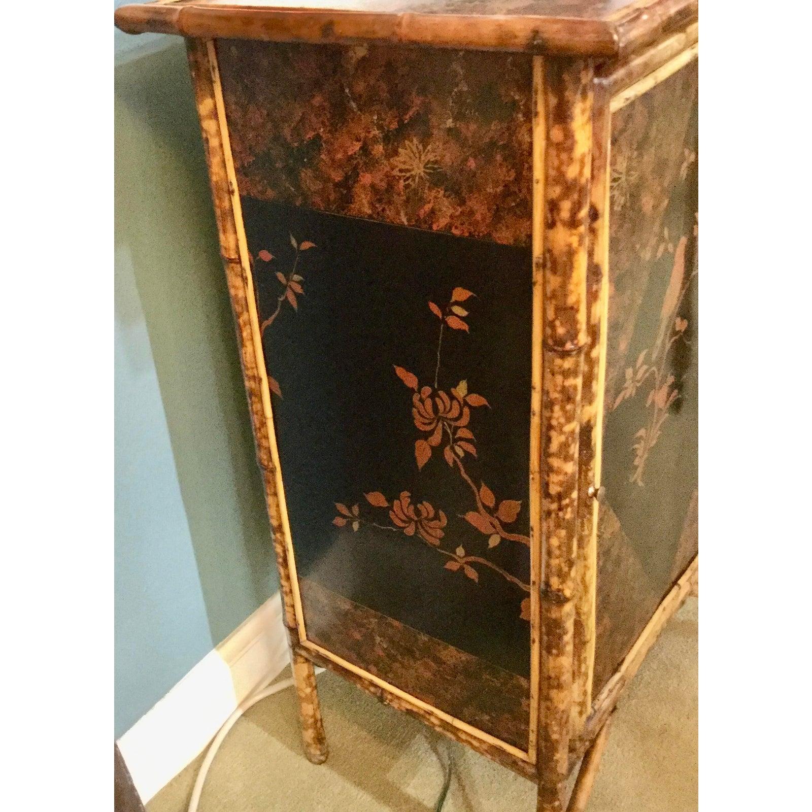 19th Century English Bamboo Cabinet with Chinoiserie Lacquered Panels 5