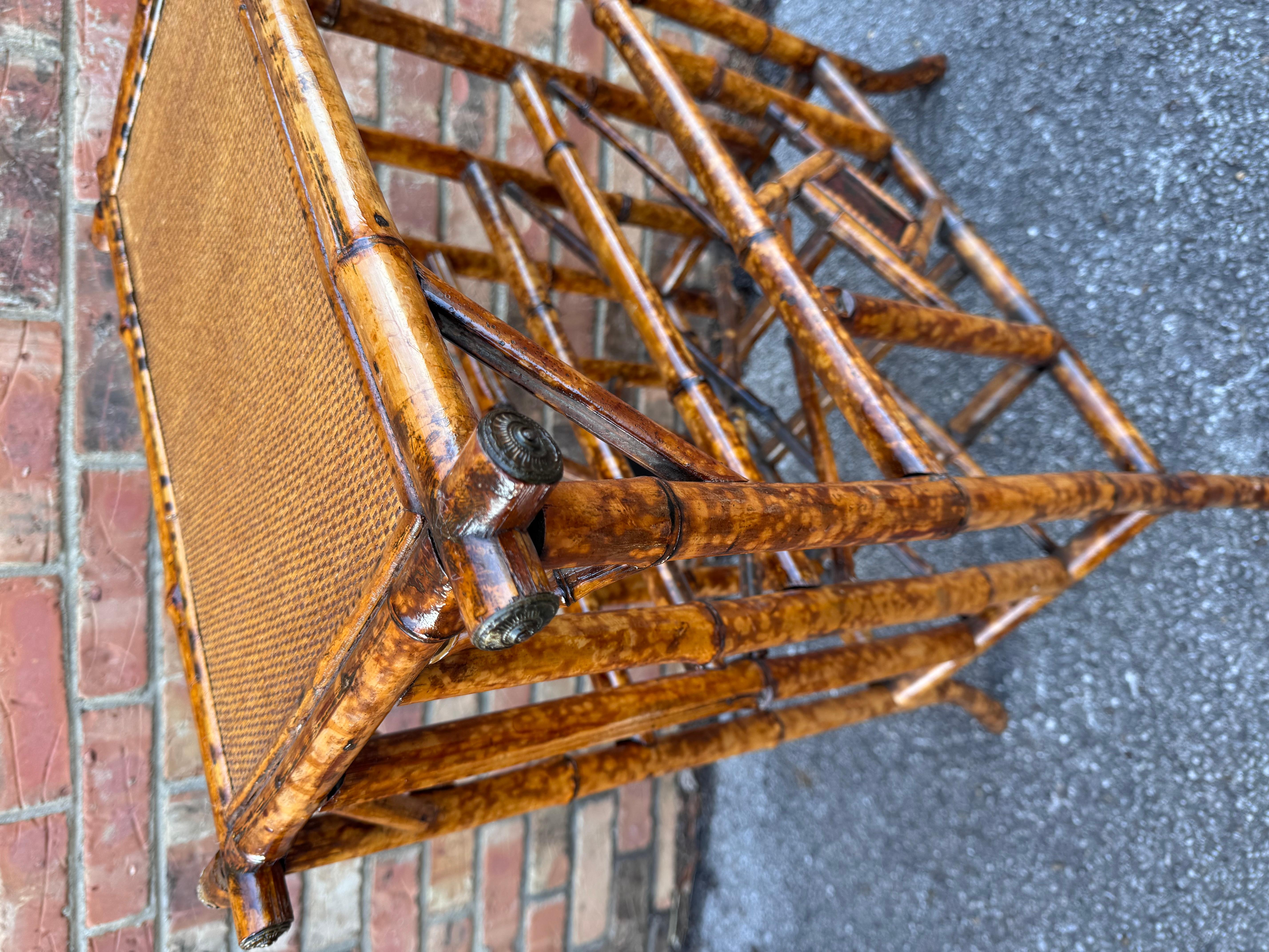 Début du XIXe siècle Table à revues anglaise en bambou du 19ème siècle en vente