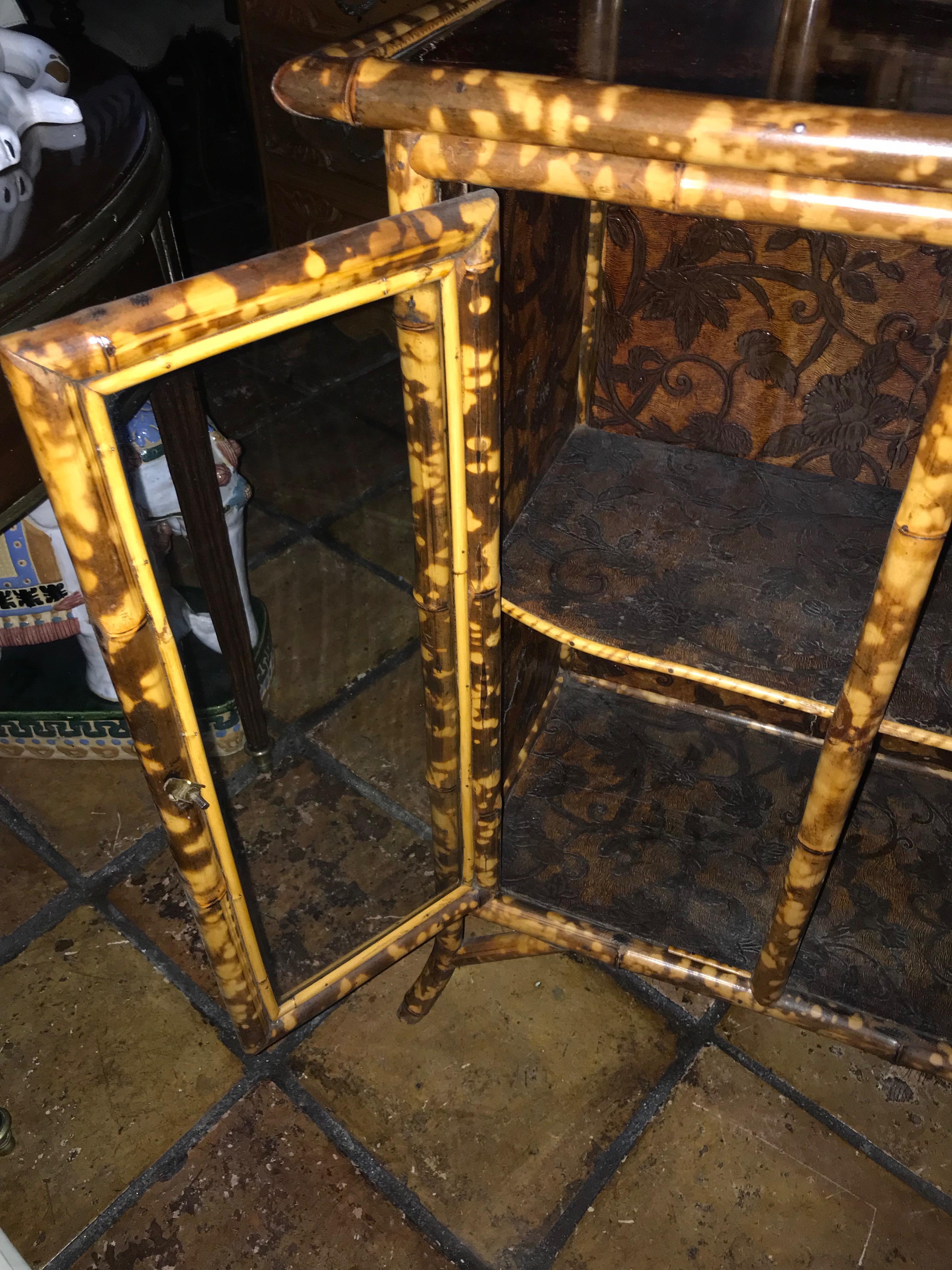 Vitrine d'appoint/meuble de présentation en bambou anglais du 19ème siècle 5