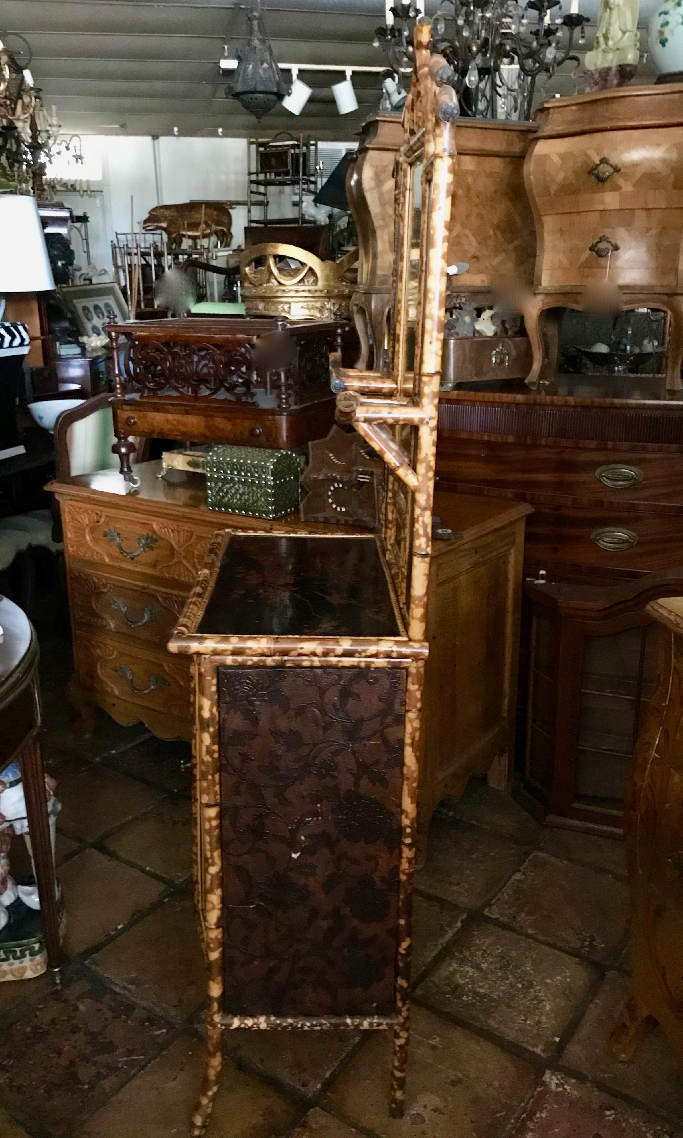 Vitrine d'appoint/meuble de présentation en bambou anglais du 19ème siècle 9
