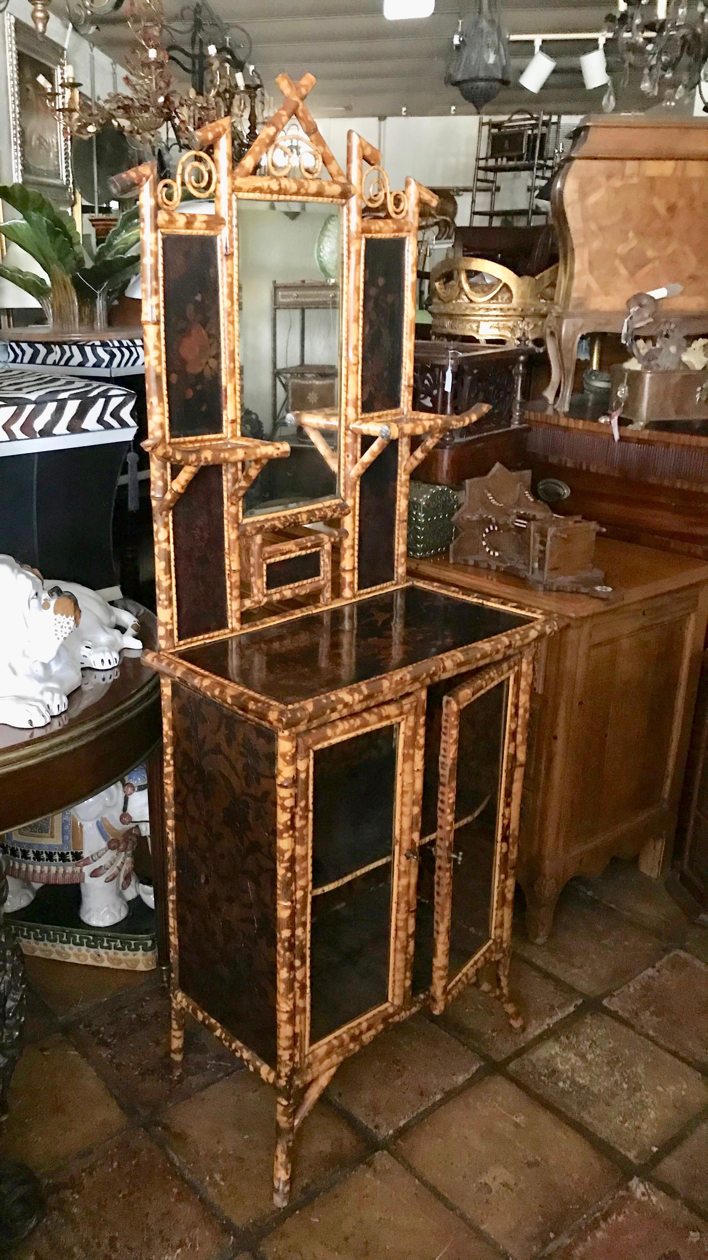 Anglais Vitrine d'appoint/meuble de présentation en bambou anglais du 19ème siècle