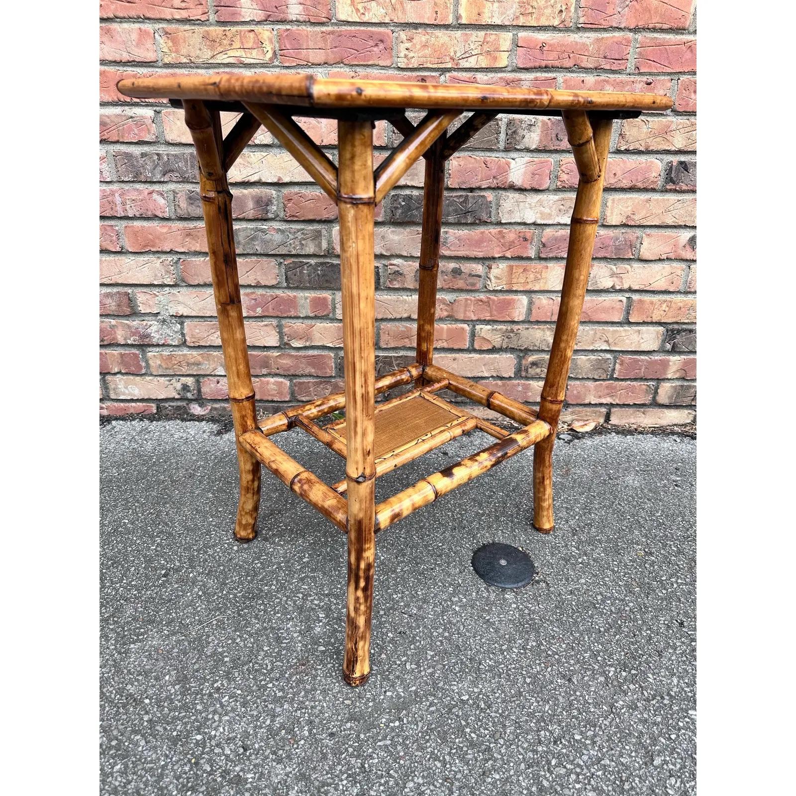 Table d'appoint anglaise en bambou du 19ème siècle Bon état - En vente à Nashville, TN