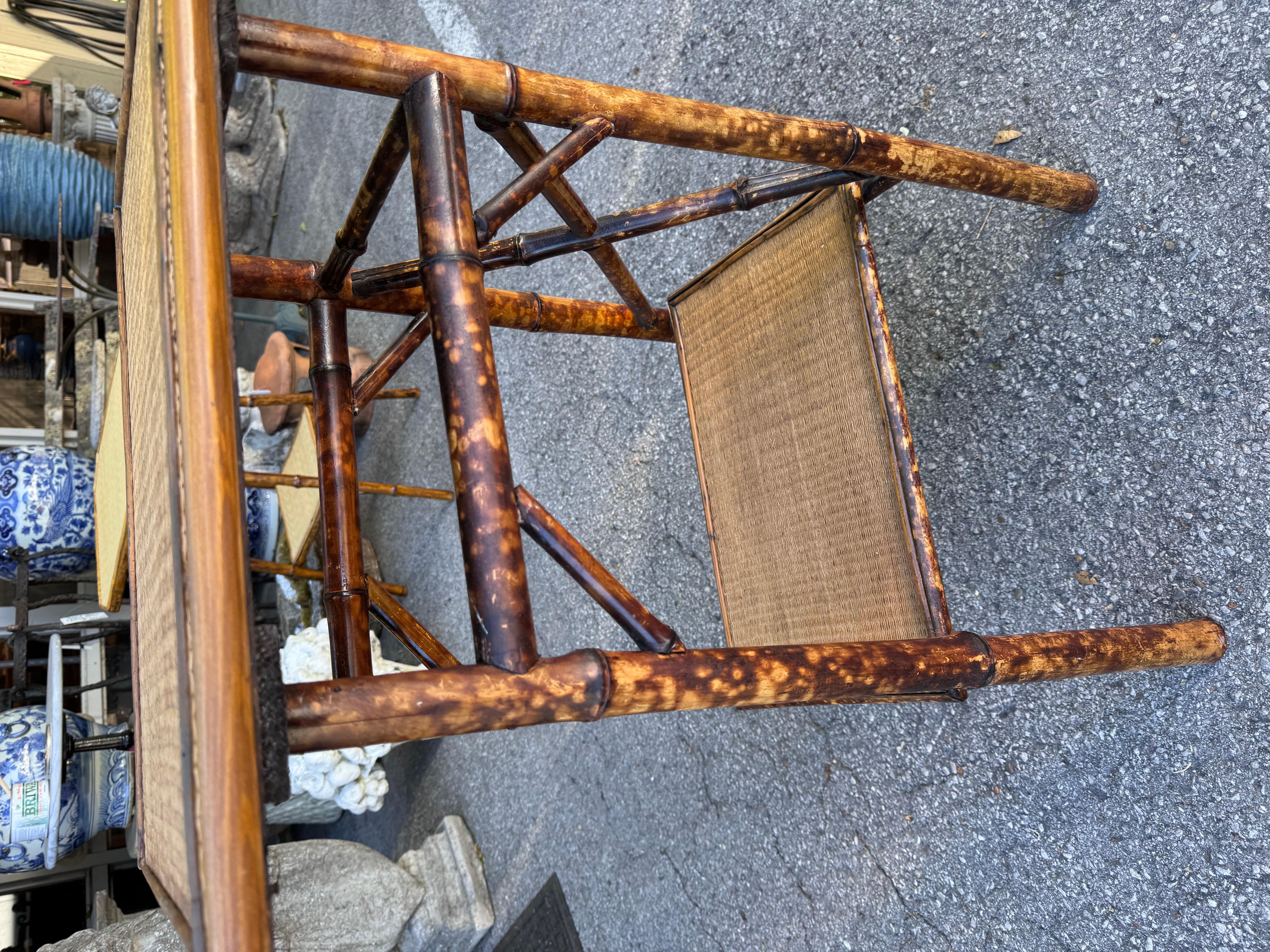 Table d'appoint anglaise en bambou du 19ème siècle Bon état - En vente à Nashville, TN