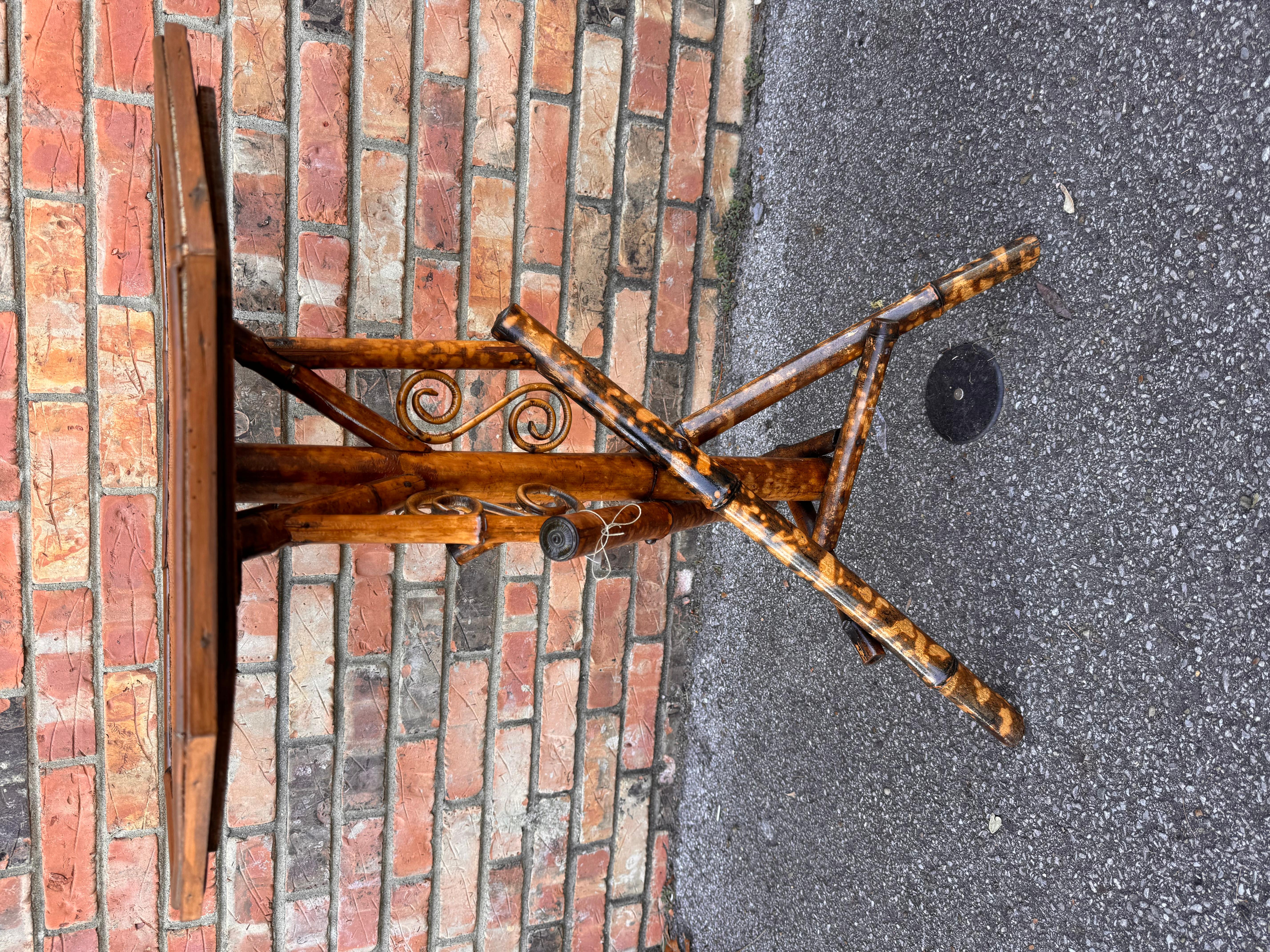 Fin du XIXe siècle Table d'appoint anglaise en bambou du 19ème siècle en vente