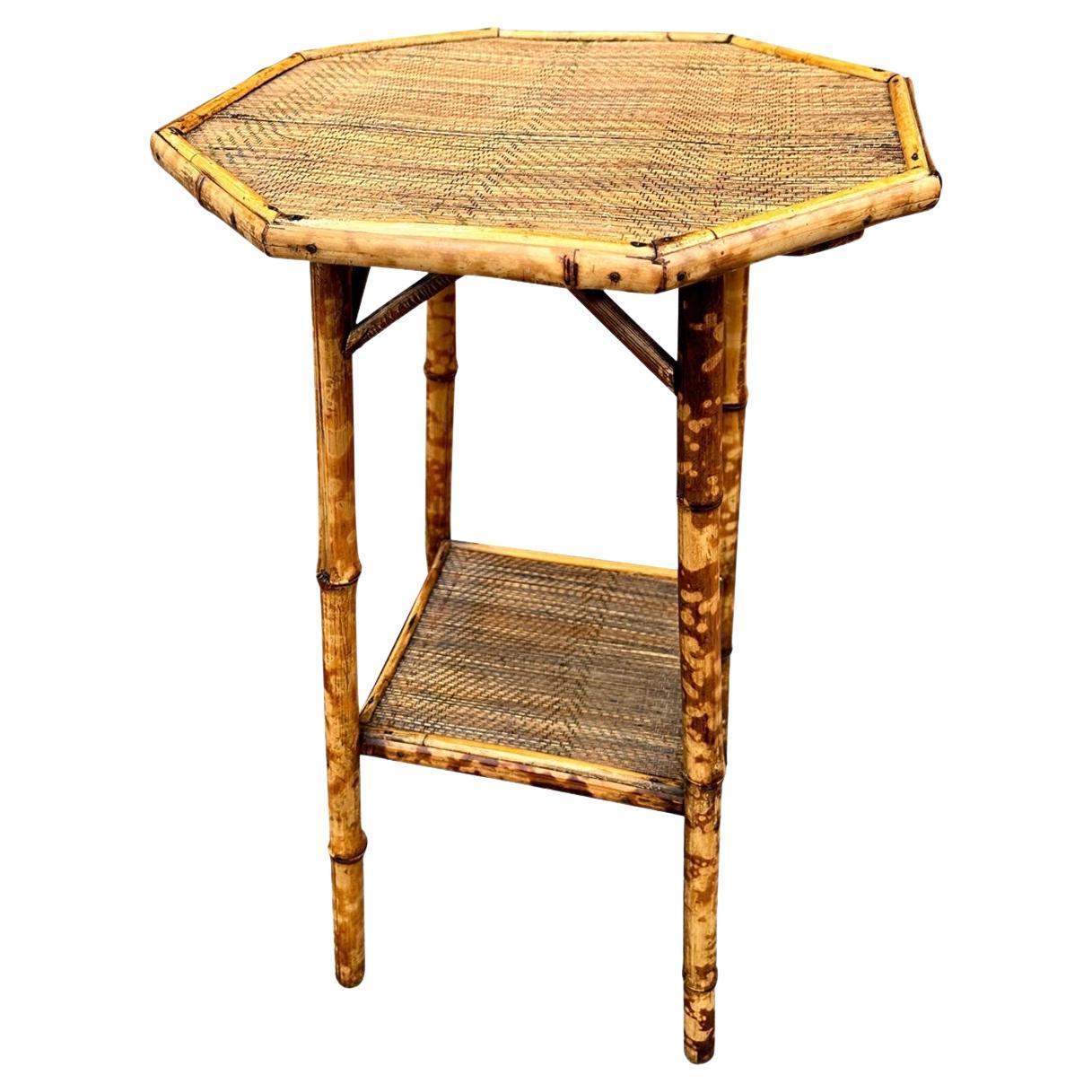 Englischer Bambus-Beistelltisch aus dem 19. Jahrhundert  im Angebot