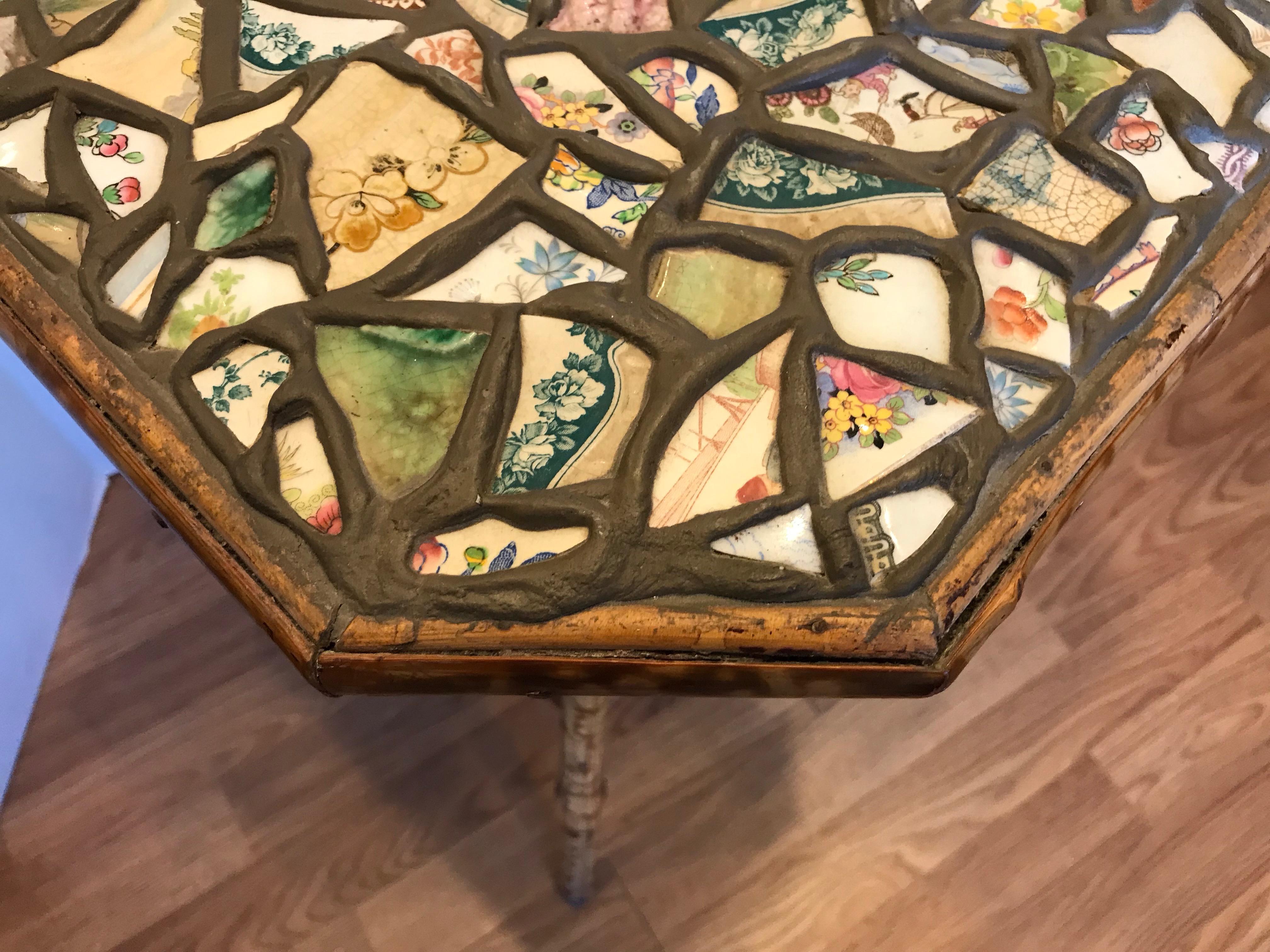 Englischer Bambustisch des 19. Jahrhunderts mit „“ Mosaik „“-Platte 10