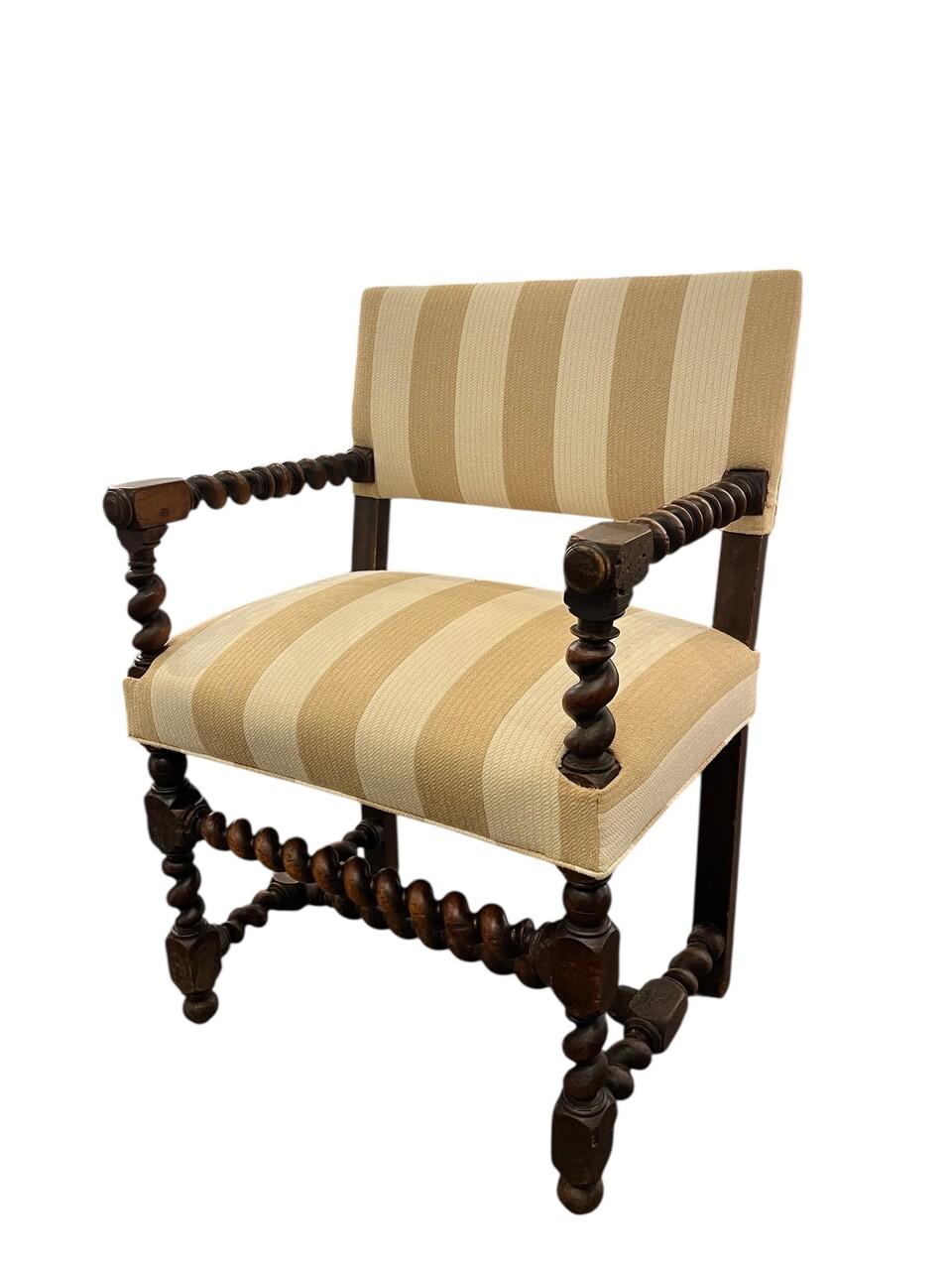 Englischer Barley Twist Sessel und Fußhocker des 19. Jahrhunderts mit neuer Polsterung
Hocker 18,5 x 16 x 20,5