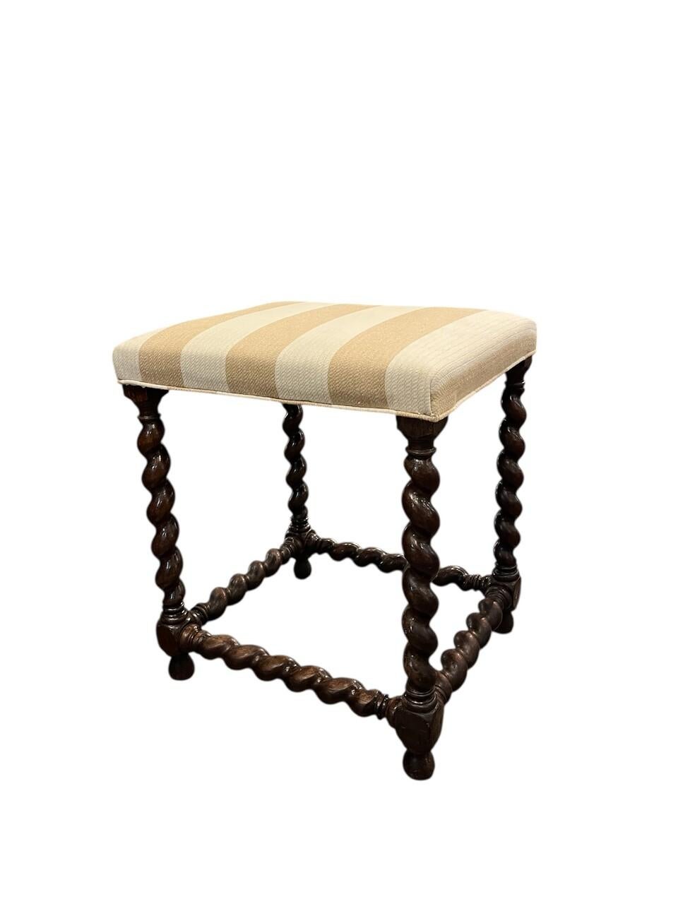 Englischer Gerstenzwirnsessel und Fußhocker aus dem 19. (Jakobinisch) im Angebot