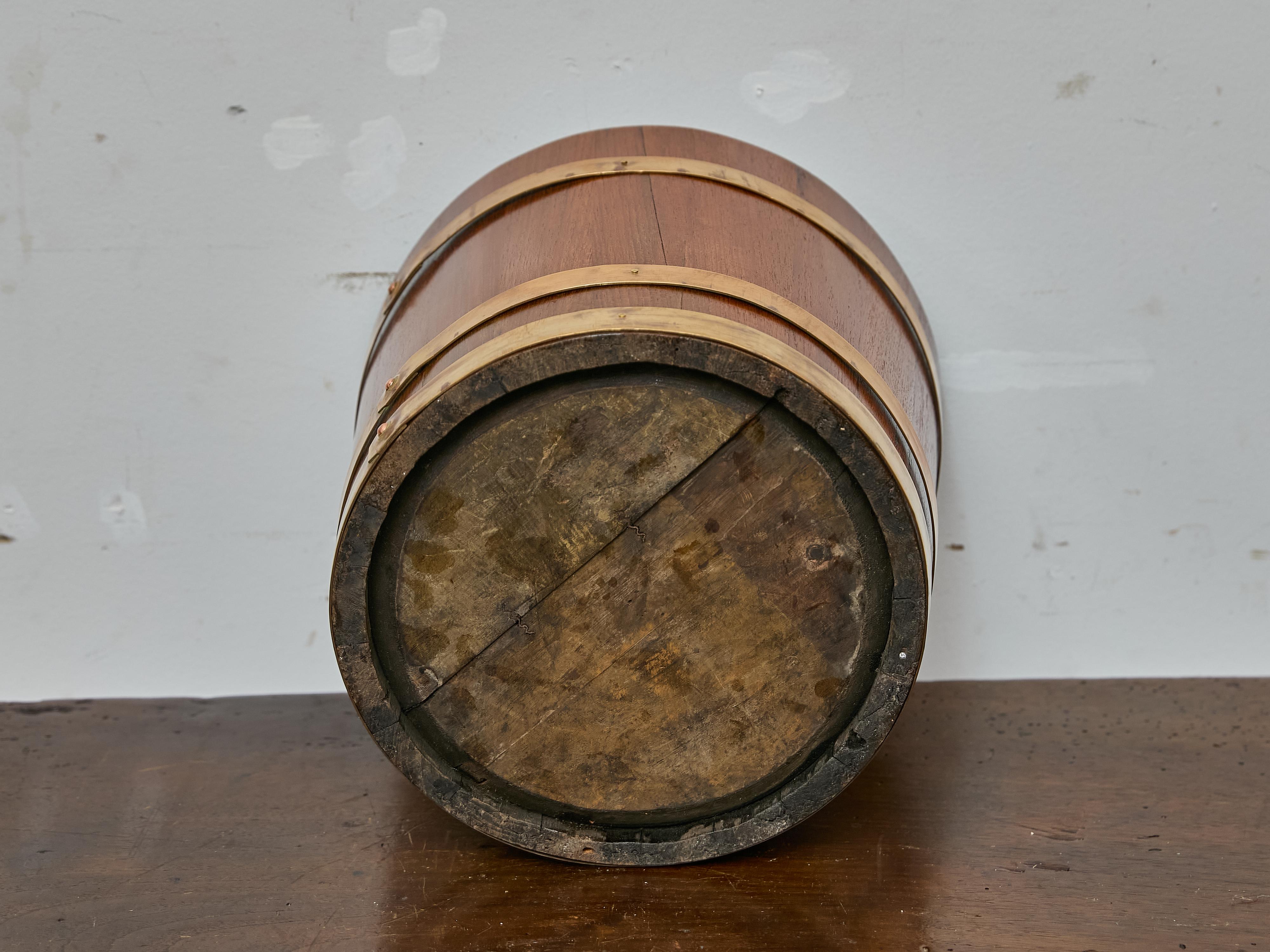 19th Century English Battleship Oak and Brass Bucket with Rounded Form For Sale 1