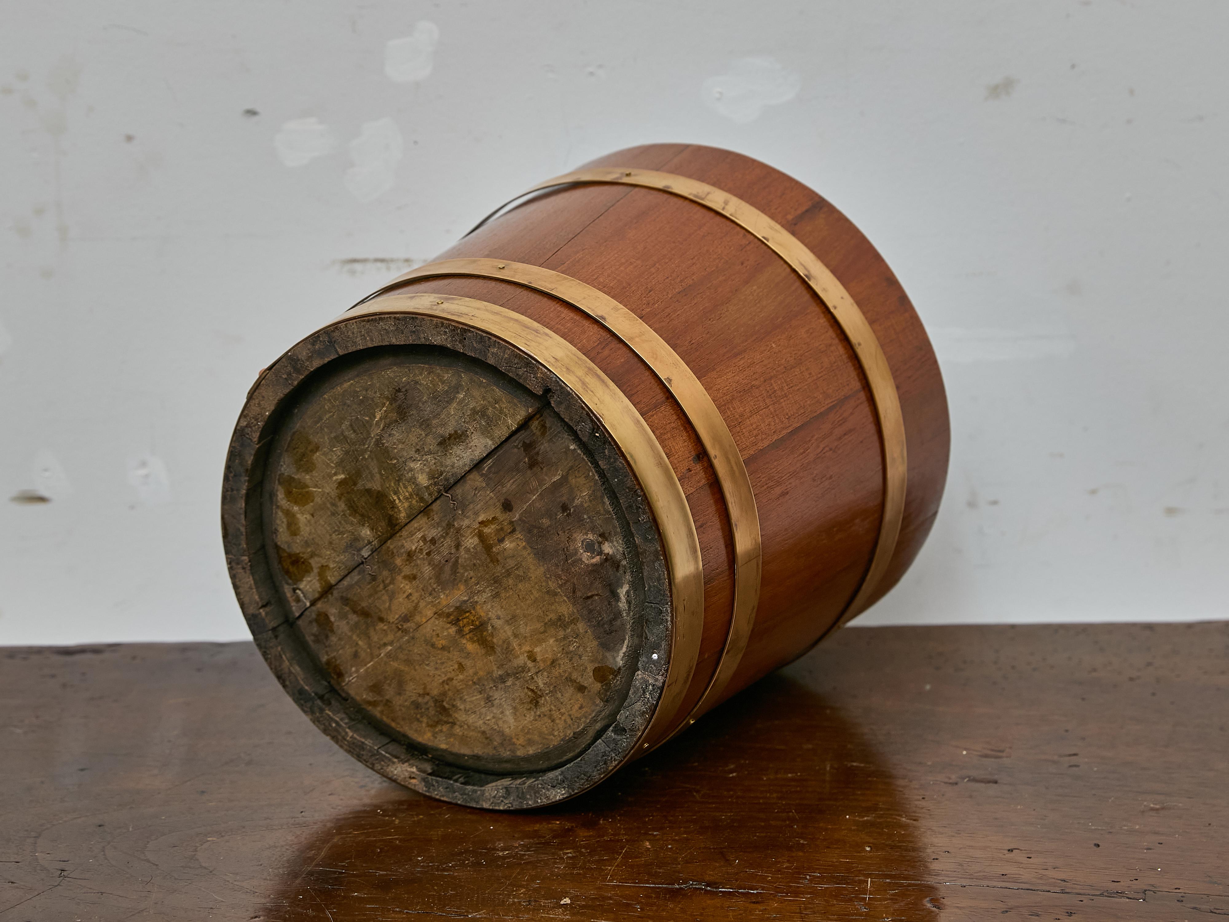 19th Century English Battleship Oak and Brass Bucket with Rounded Form For Sale 2